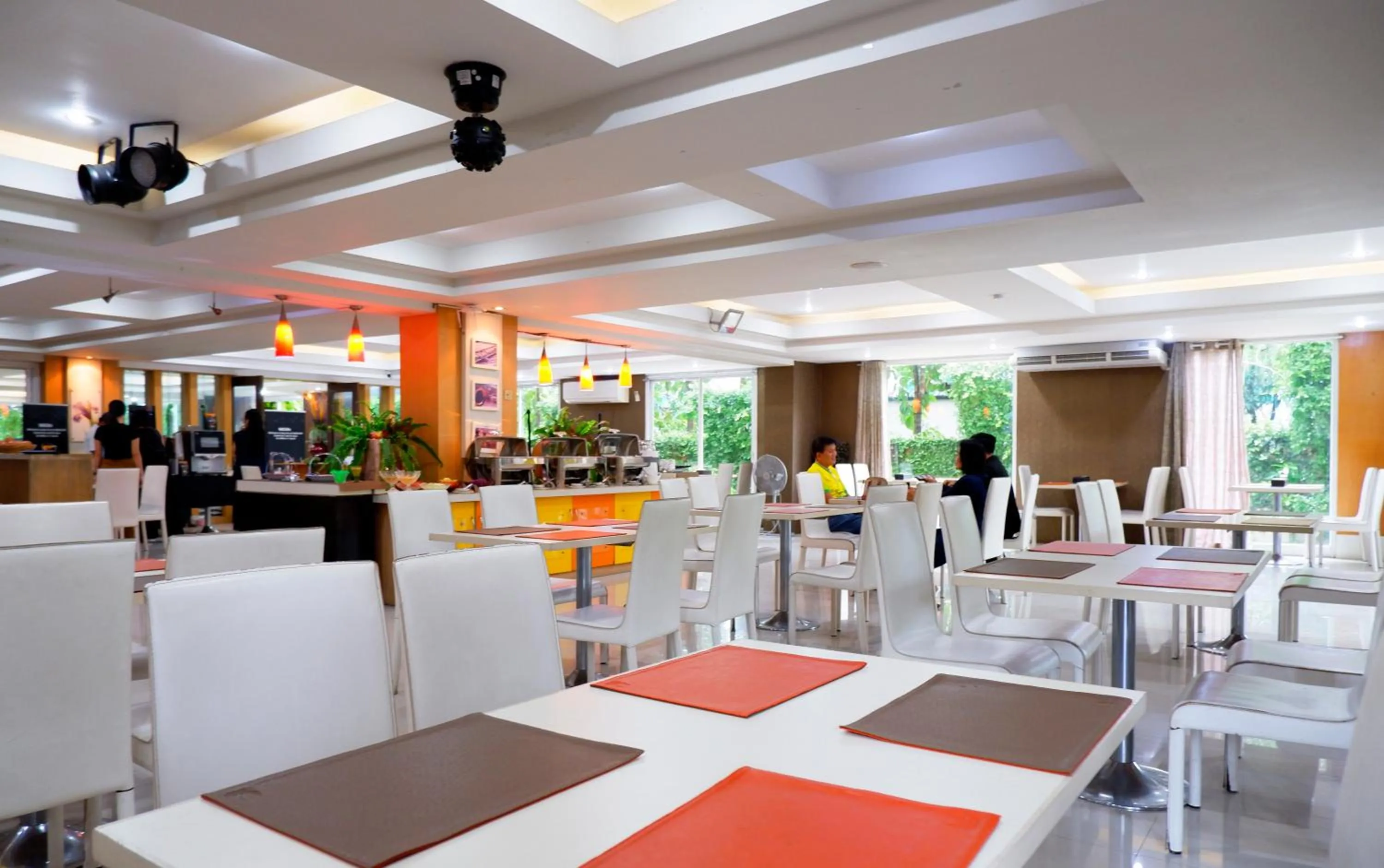 Restaurant/places to eat in The Wing Design Hotel