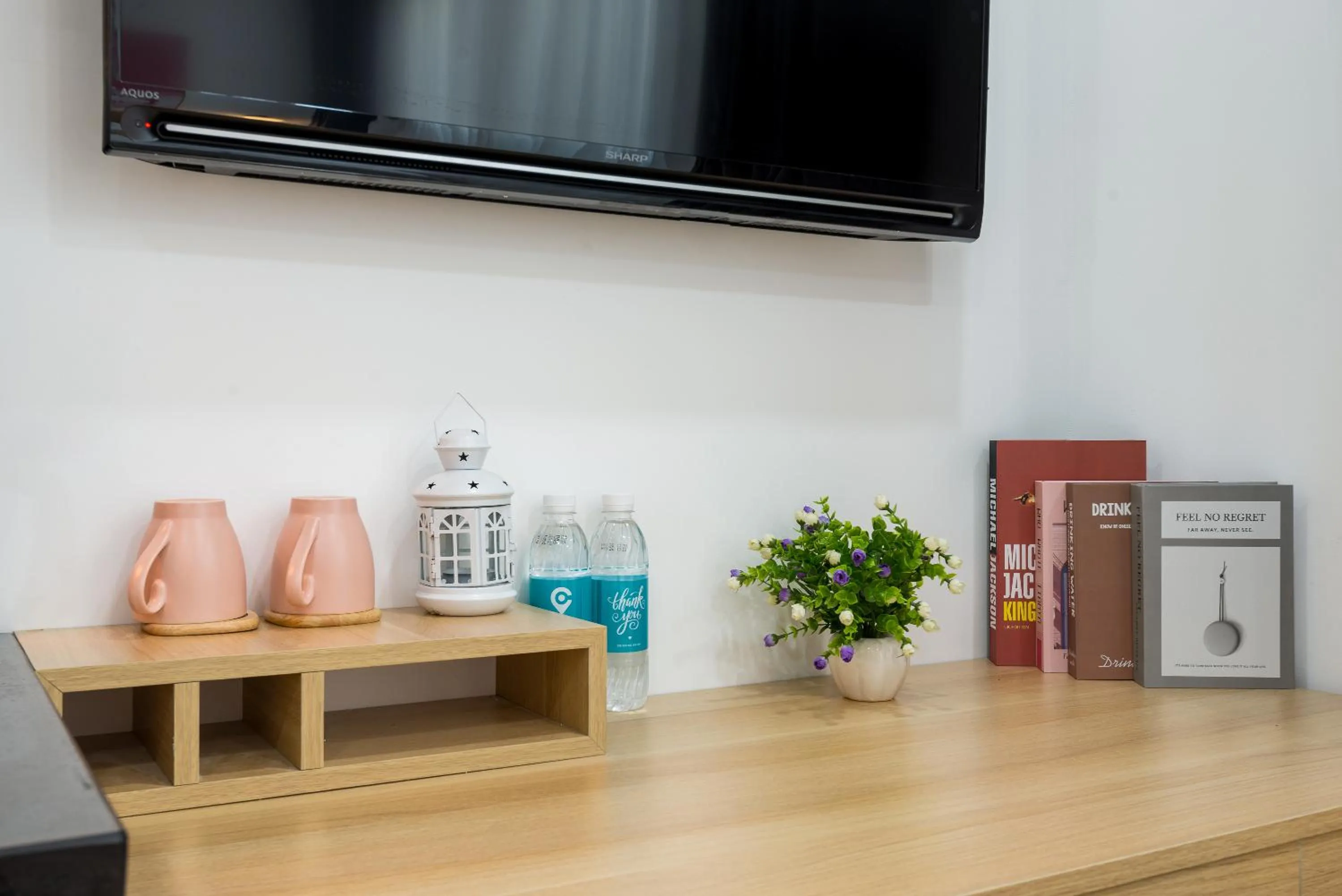 TV and multimedia in Cozrum Homes Ambera House