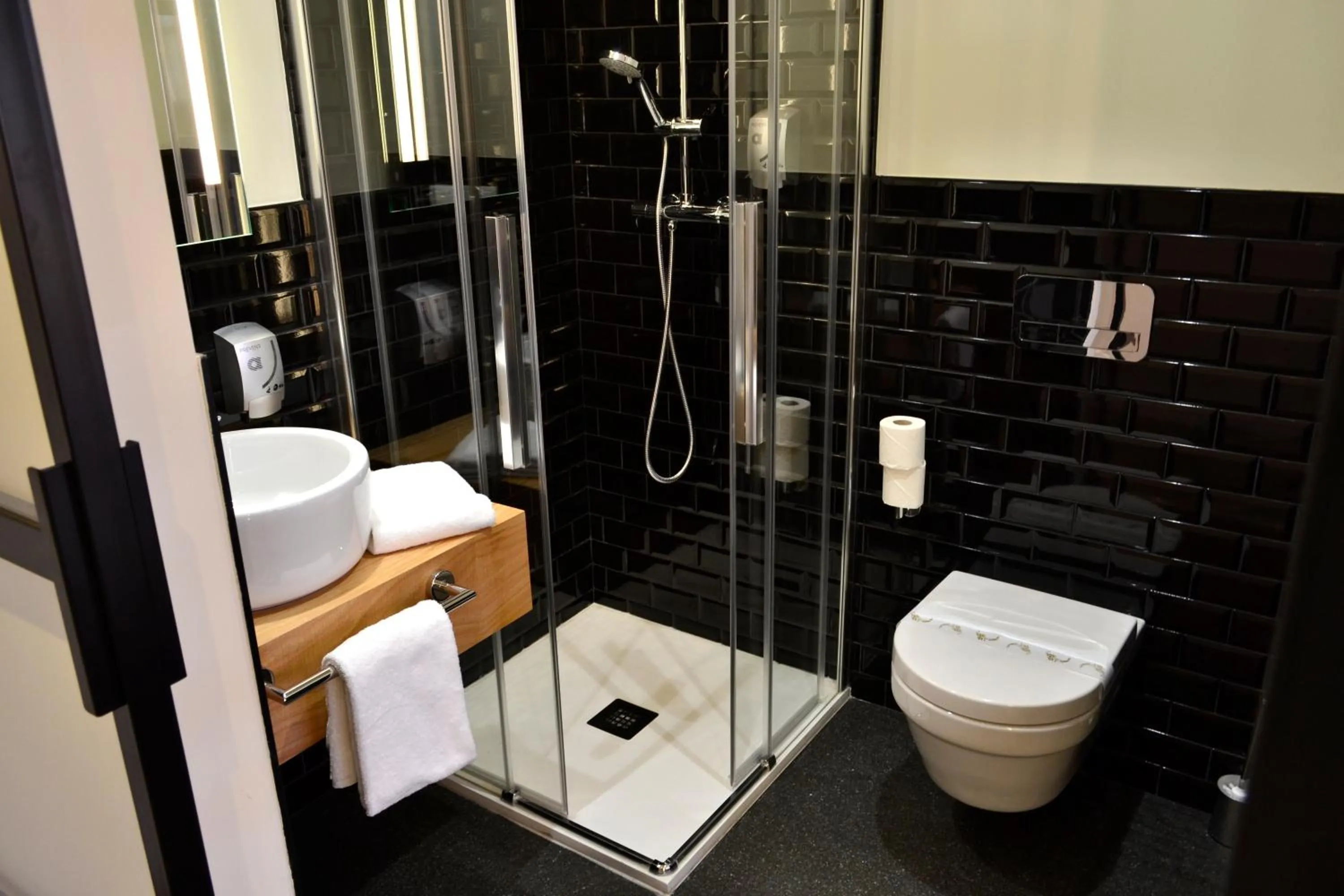 Shower in Hotel Alda Galería Coruña