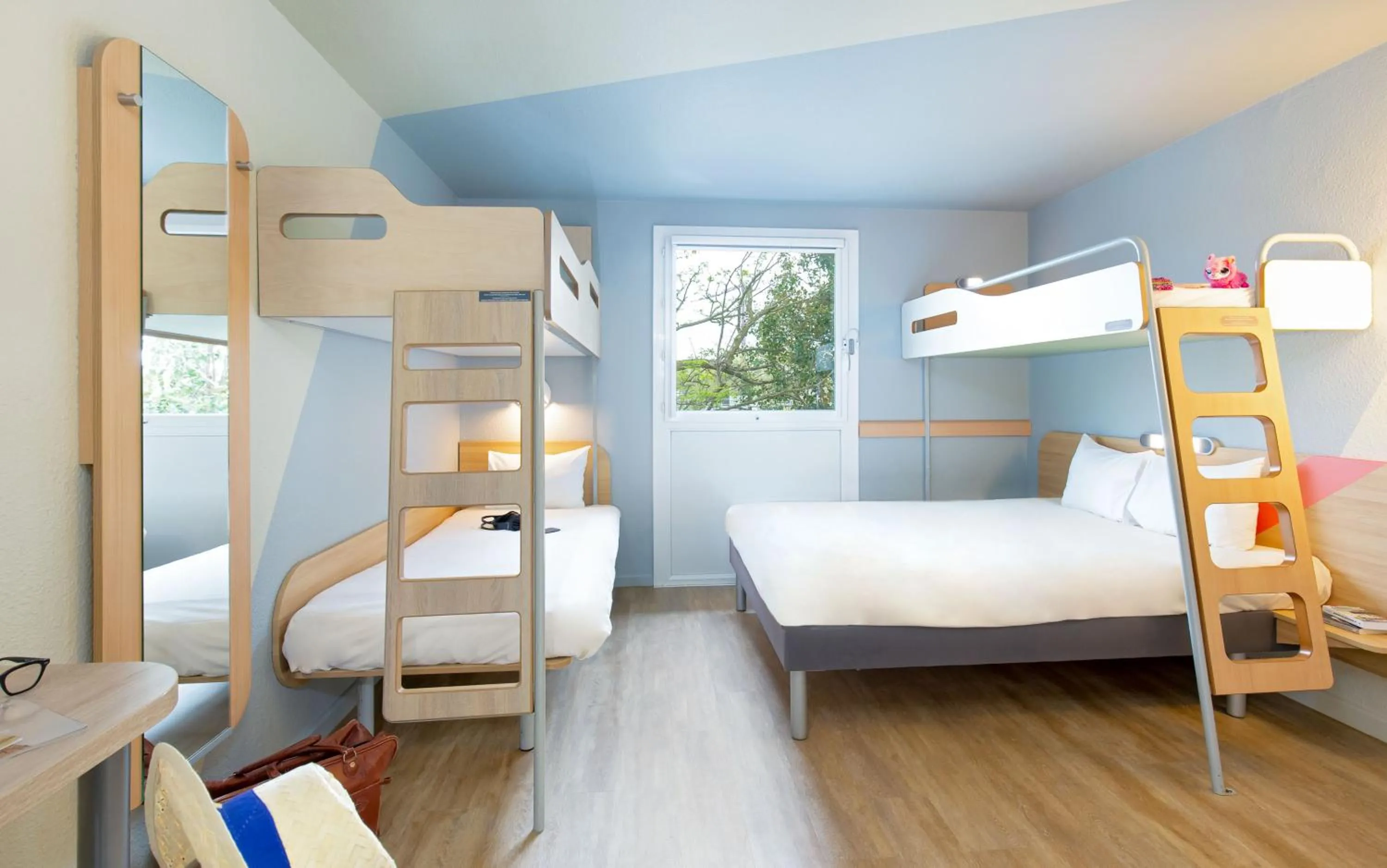 Bedroom, Bed in ibis budget Cavaillon