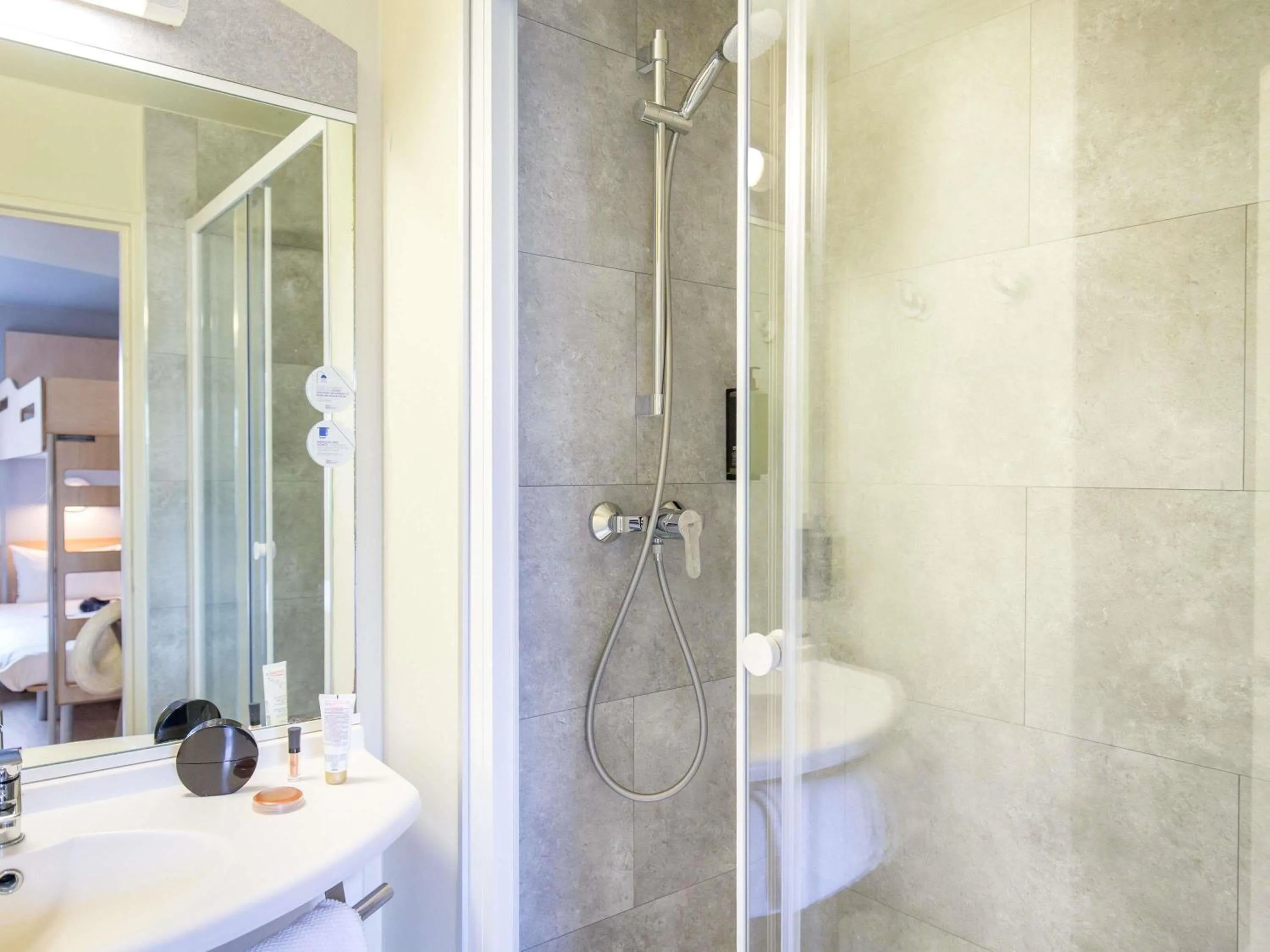 Bedroom in ibis budget Cavaillon