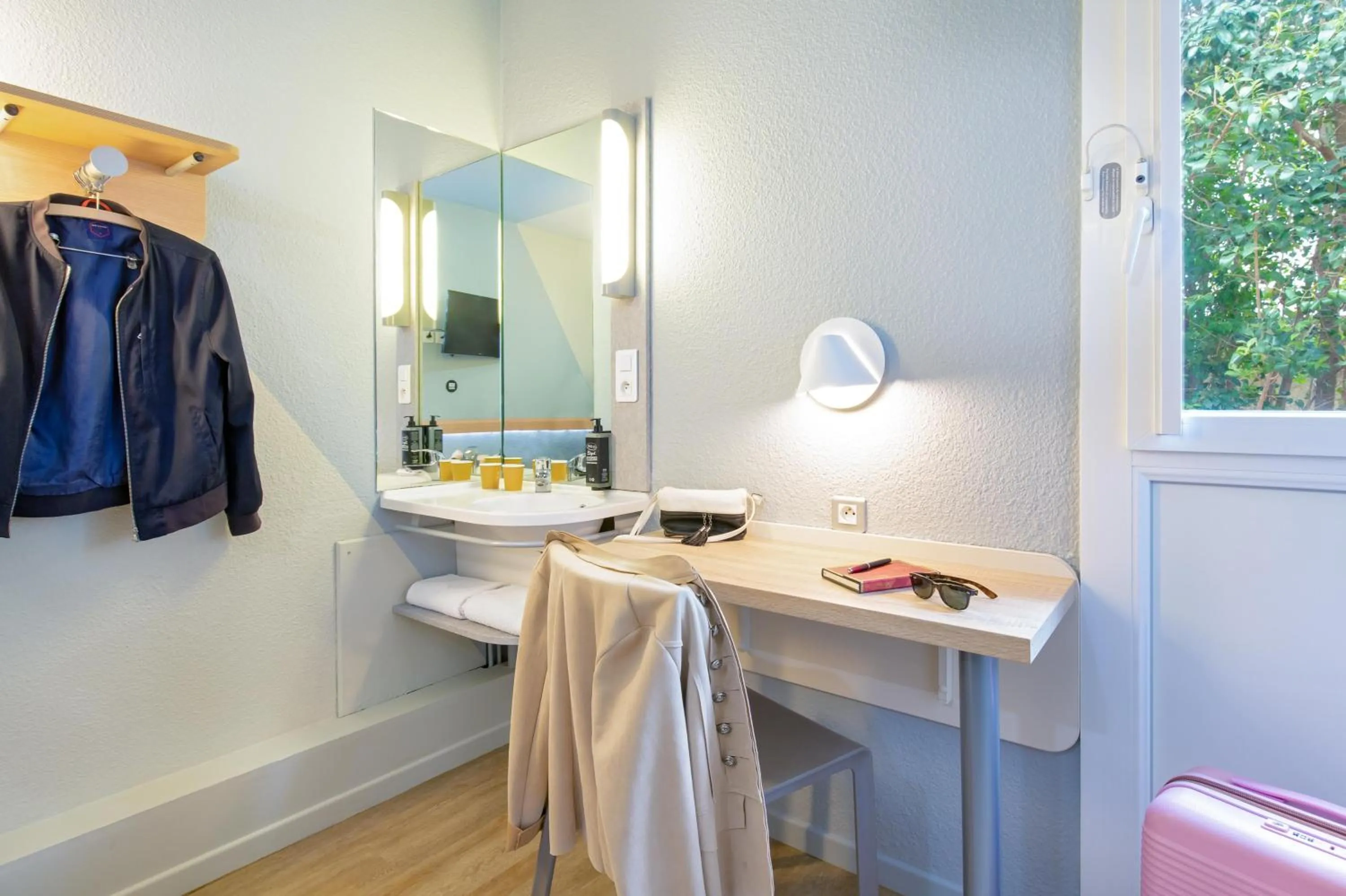 currency exchange in ibis budget Cavaillon