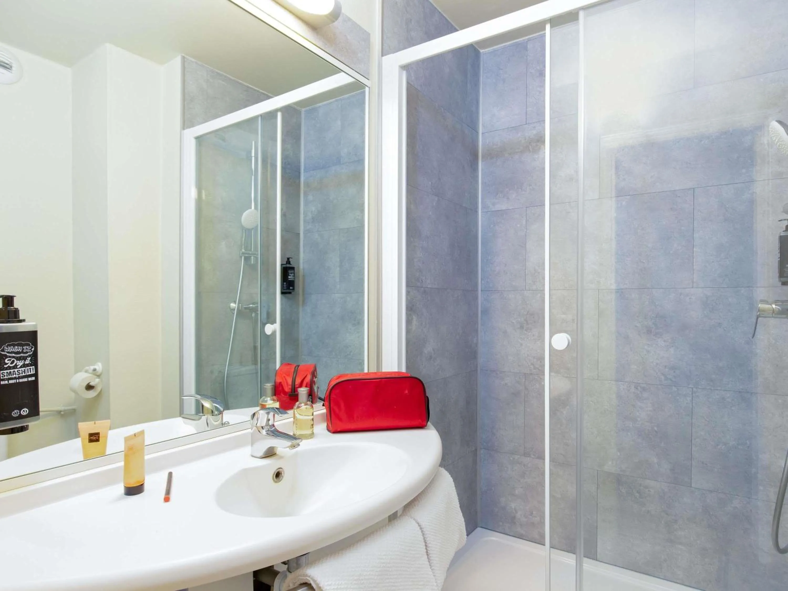 Bedroom in ibis budget Cavaillon