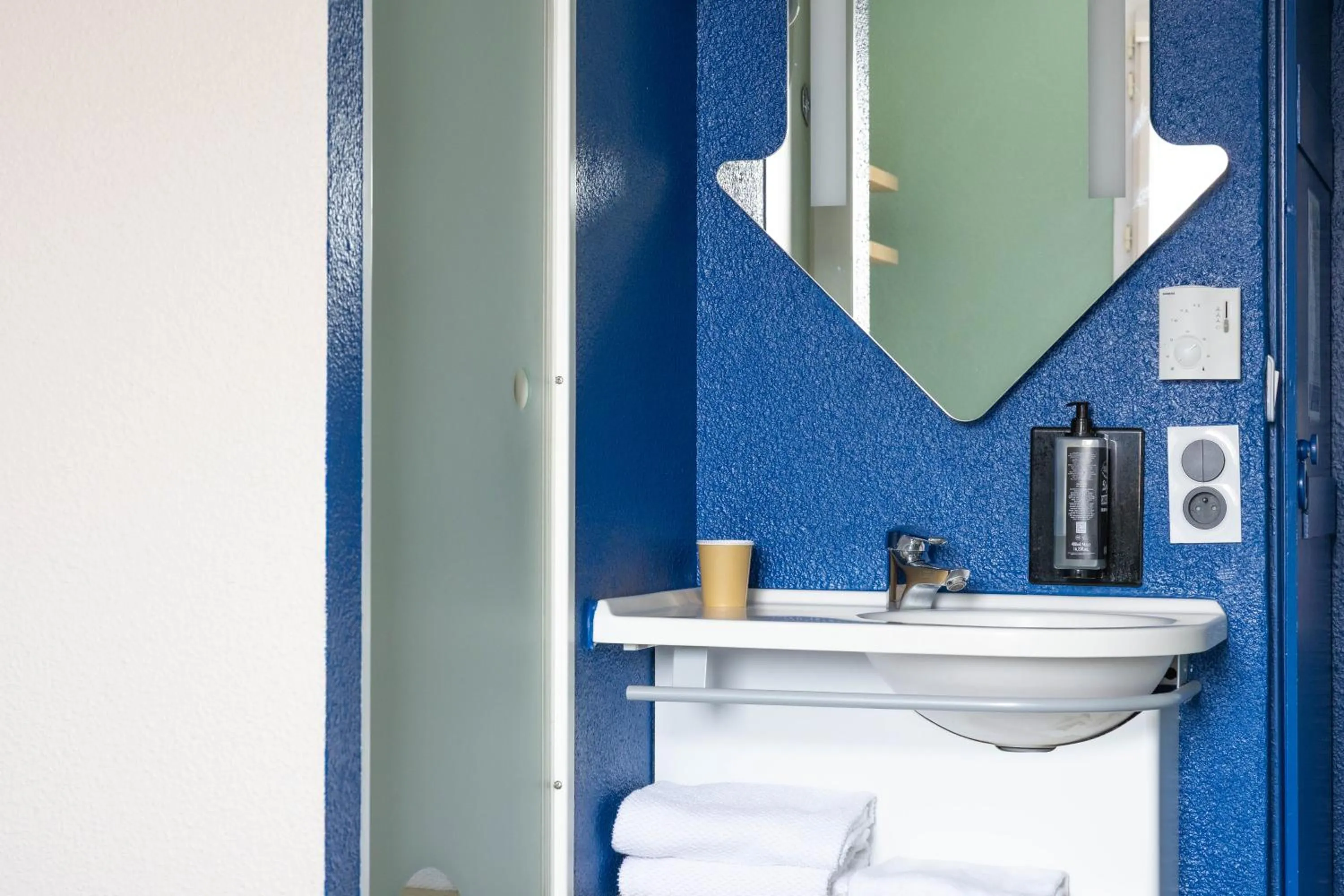 Bathroom in Ibis Budget Albi Centre