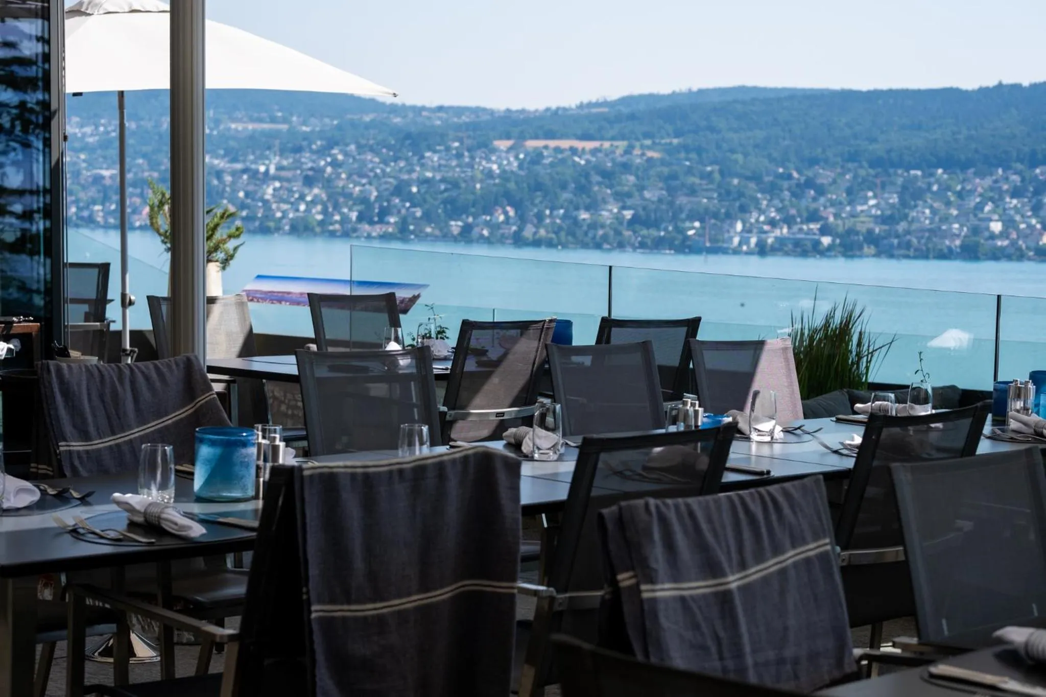 Restaurant/places to eat in Hotel Belvoir Lake View & Spa