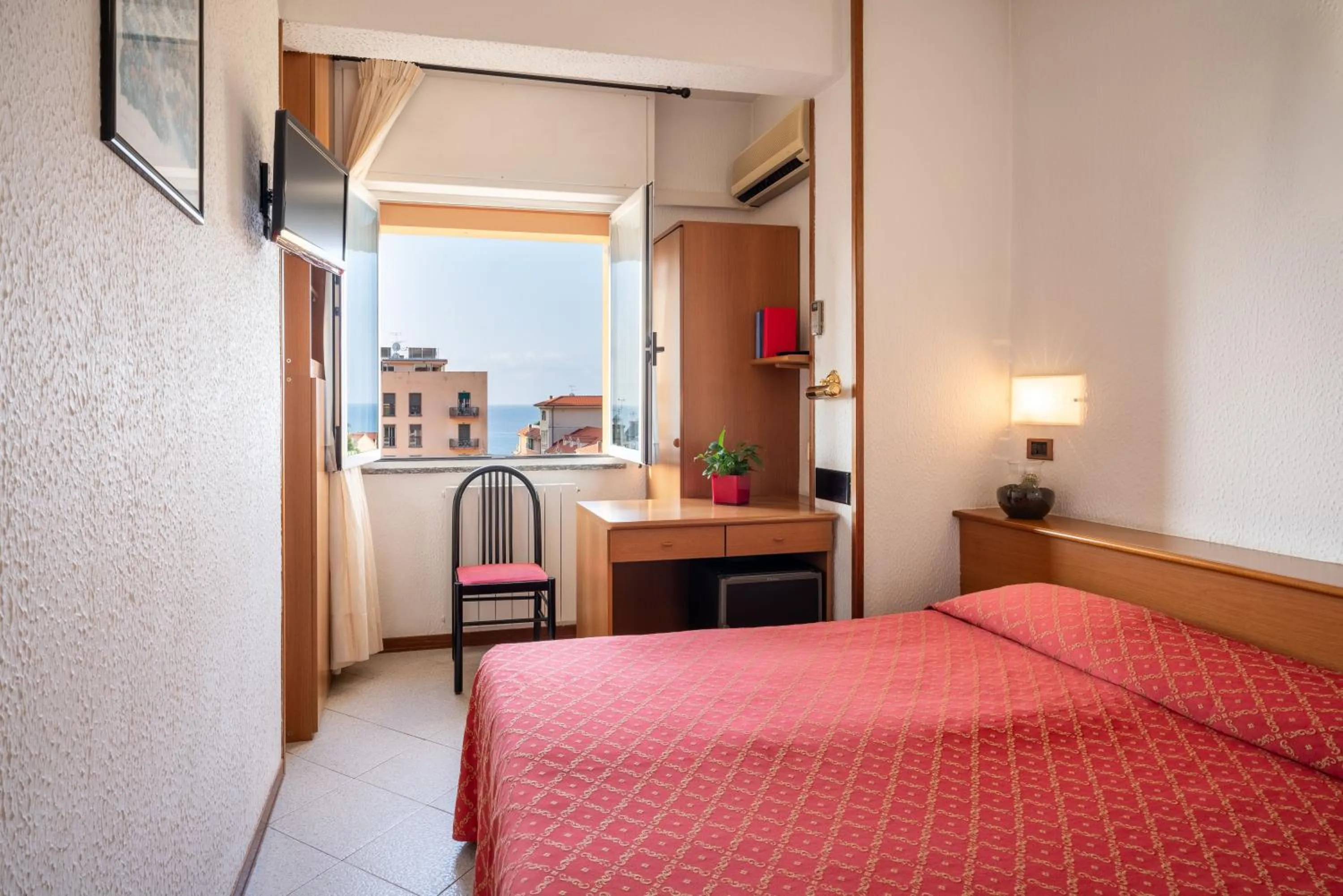 Bedroom in Hotel Careni Villa Italia