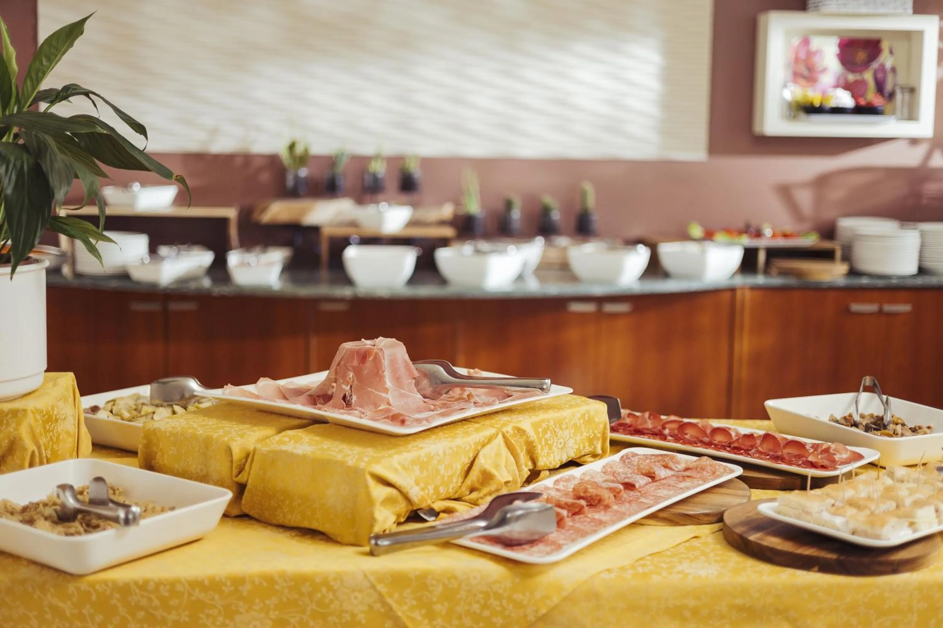 Food and drinks in Hotel Careni Villa Italia