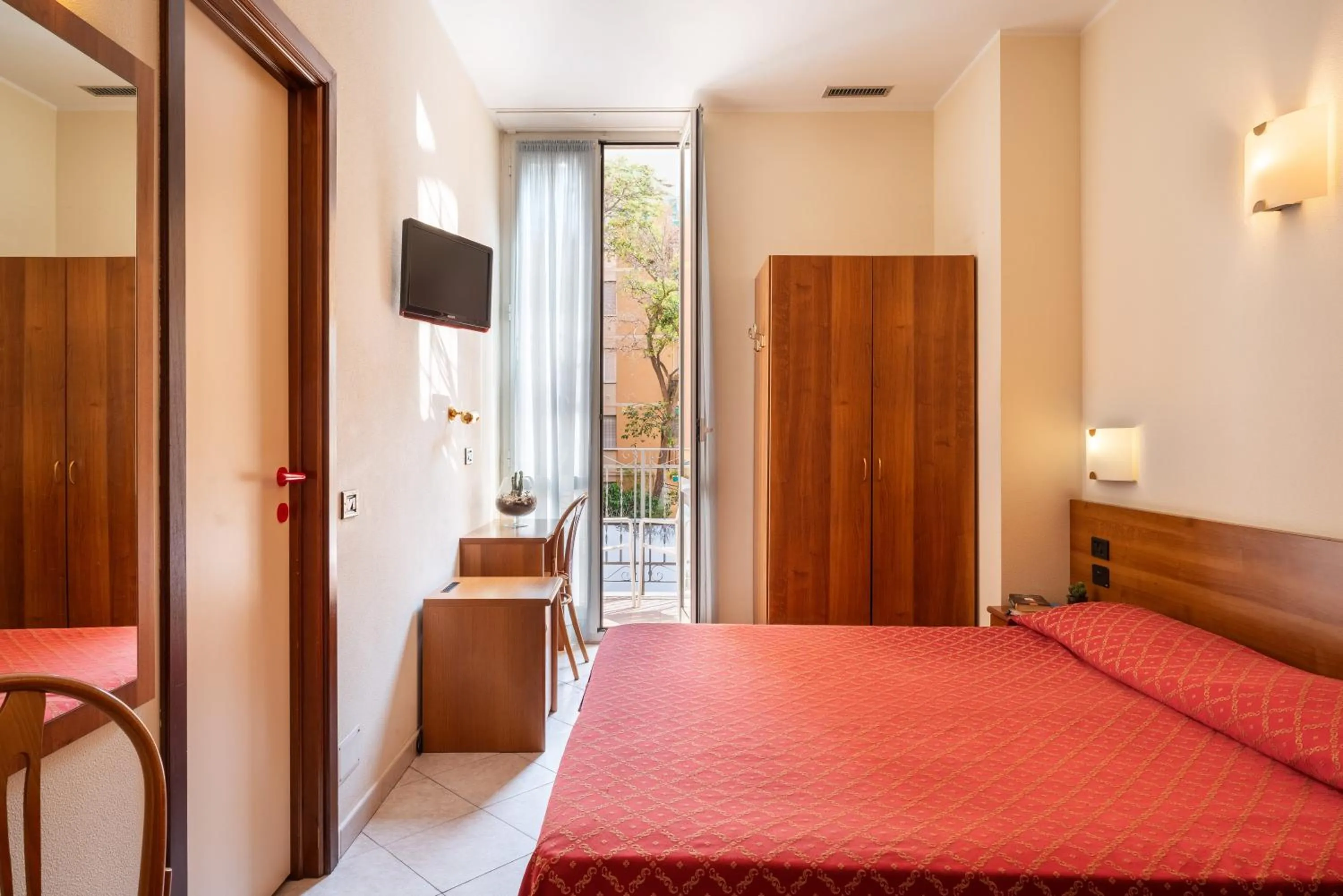 Bedroom in Hotel Careni Villa Italia