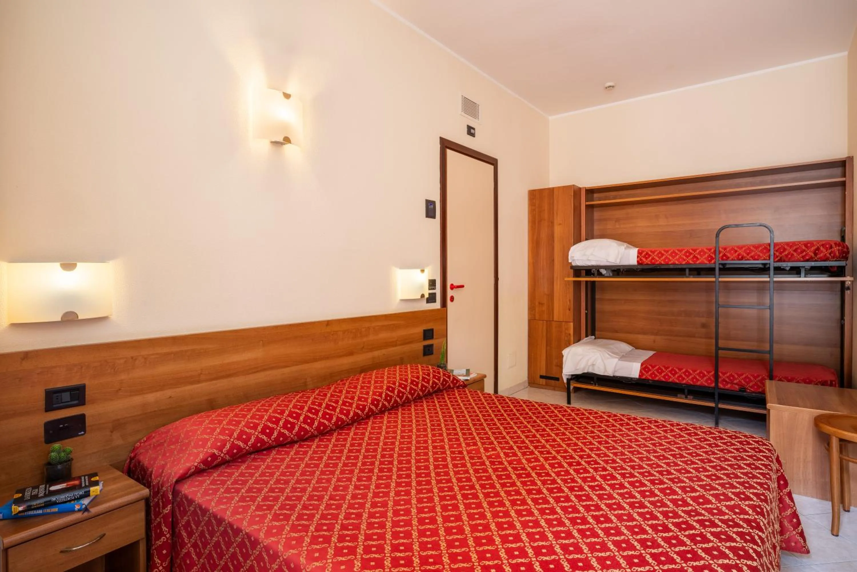 Bedroom in Hotel Careni Villa Italia