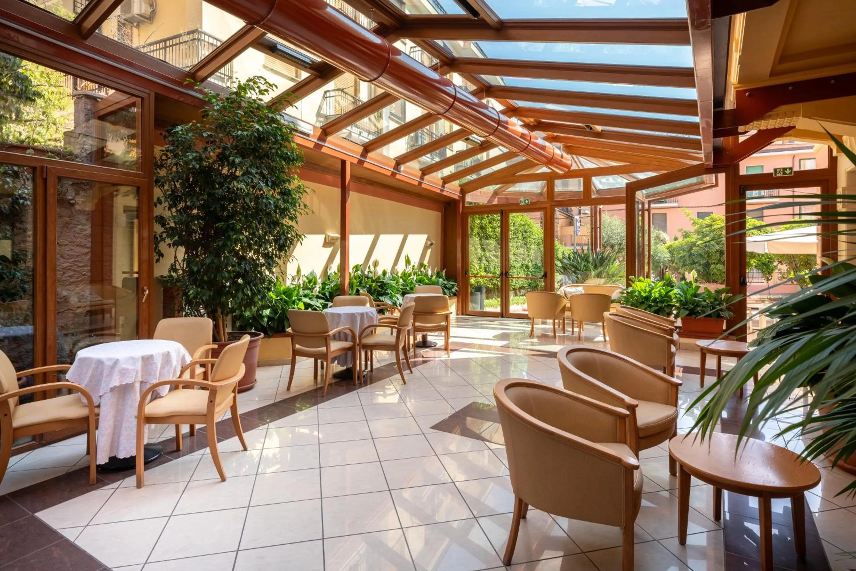 Seating area in Hotel Careni Villa Italia