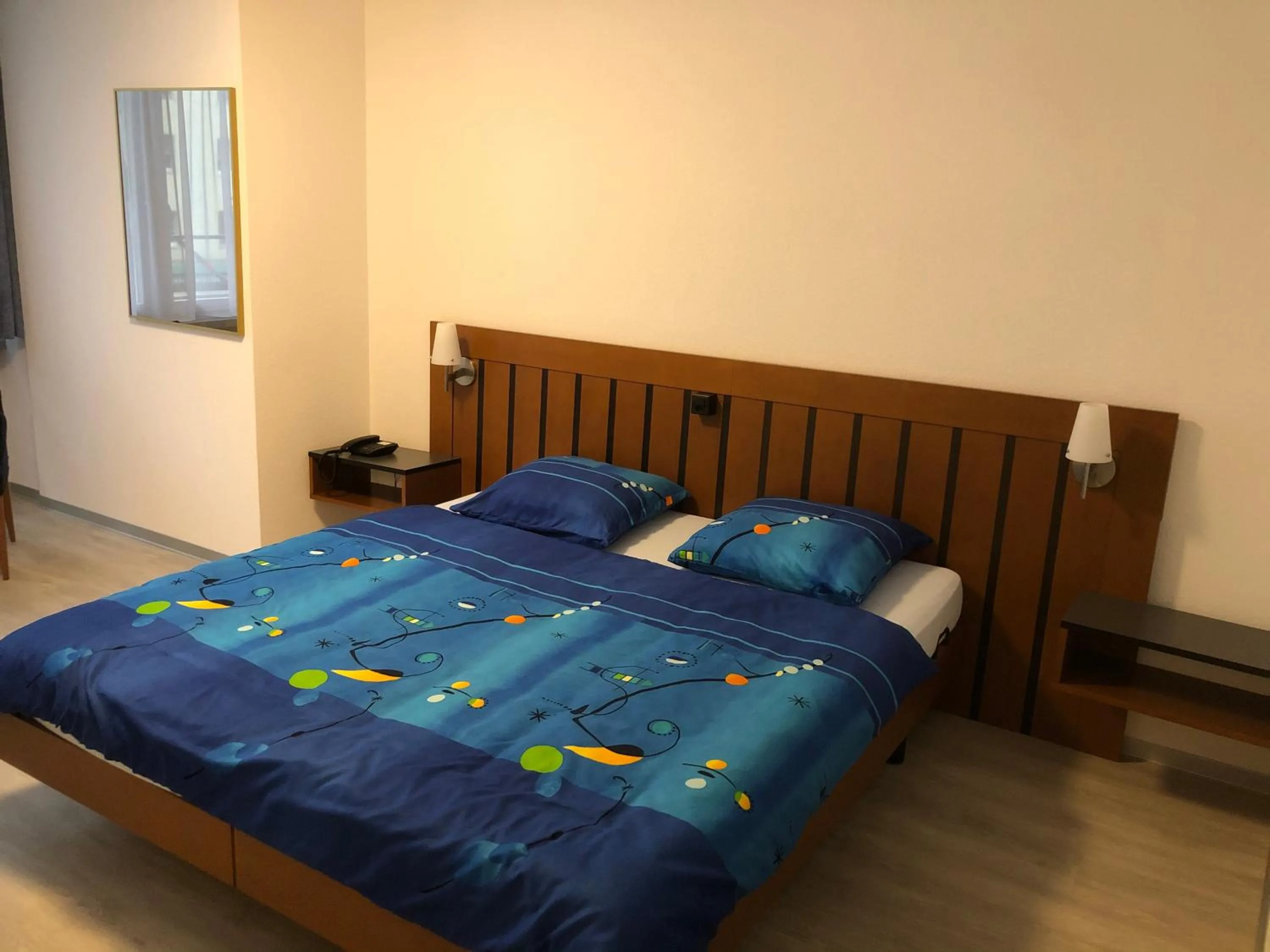 Photo of the whole room, Bed in Hotel Restaurant Passage