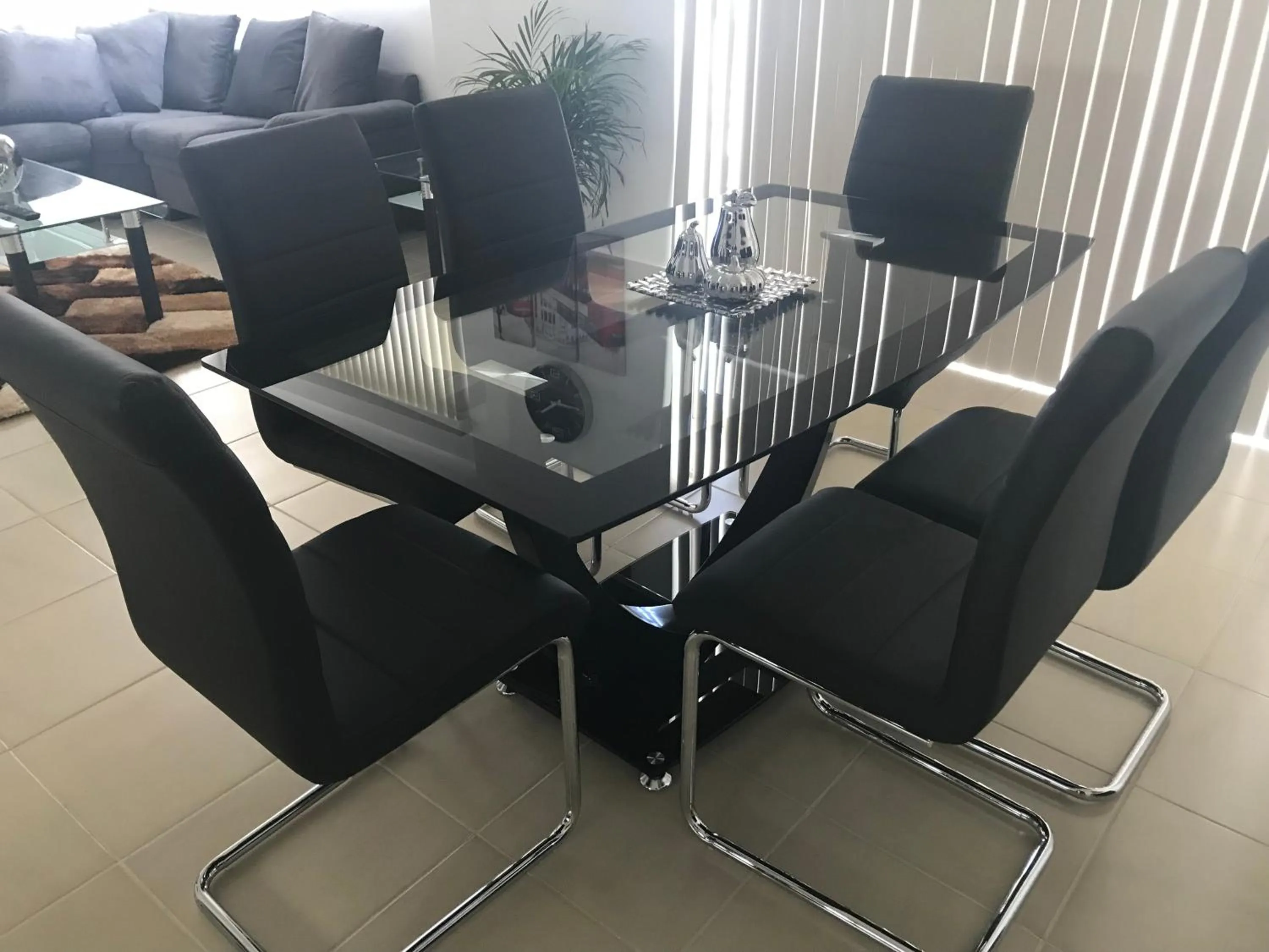 Dining area in PLAYA SUITES apartment