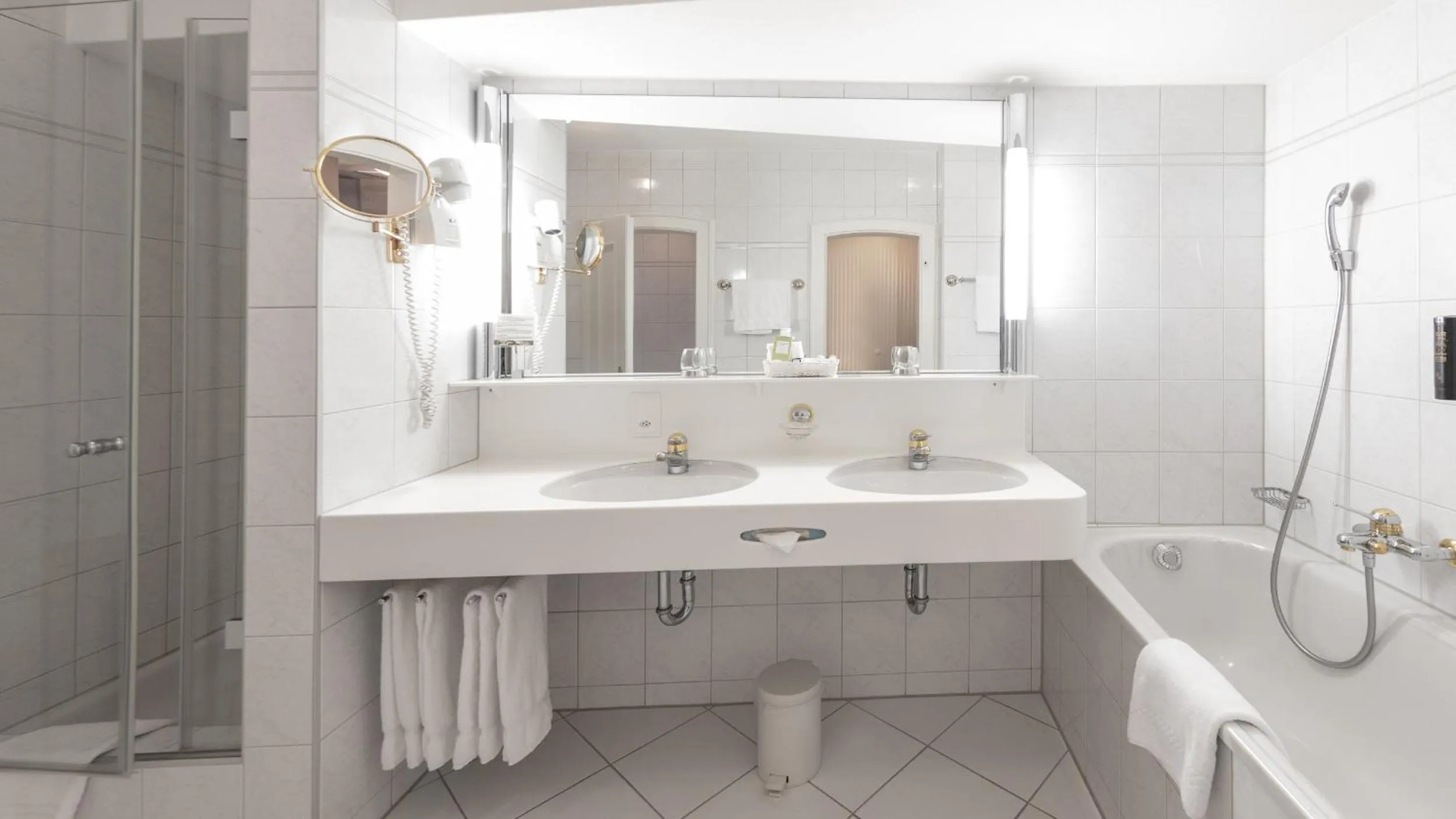 Shower in Romantik Hotel Wilden Mann Luzern