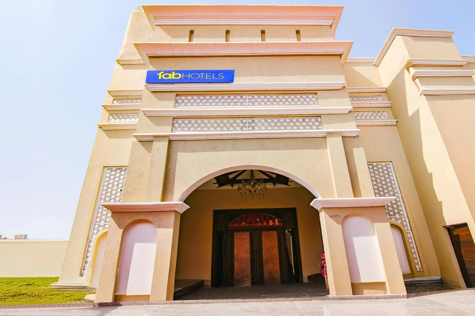 Facade/entrance in FabHotel Royal Mapple