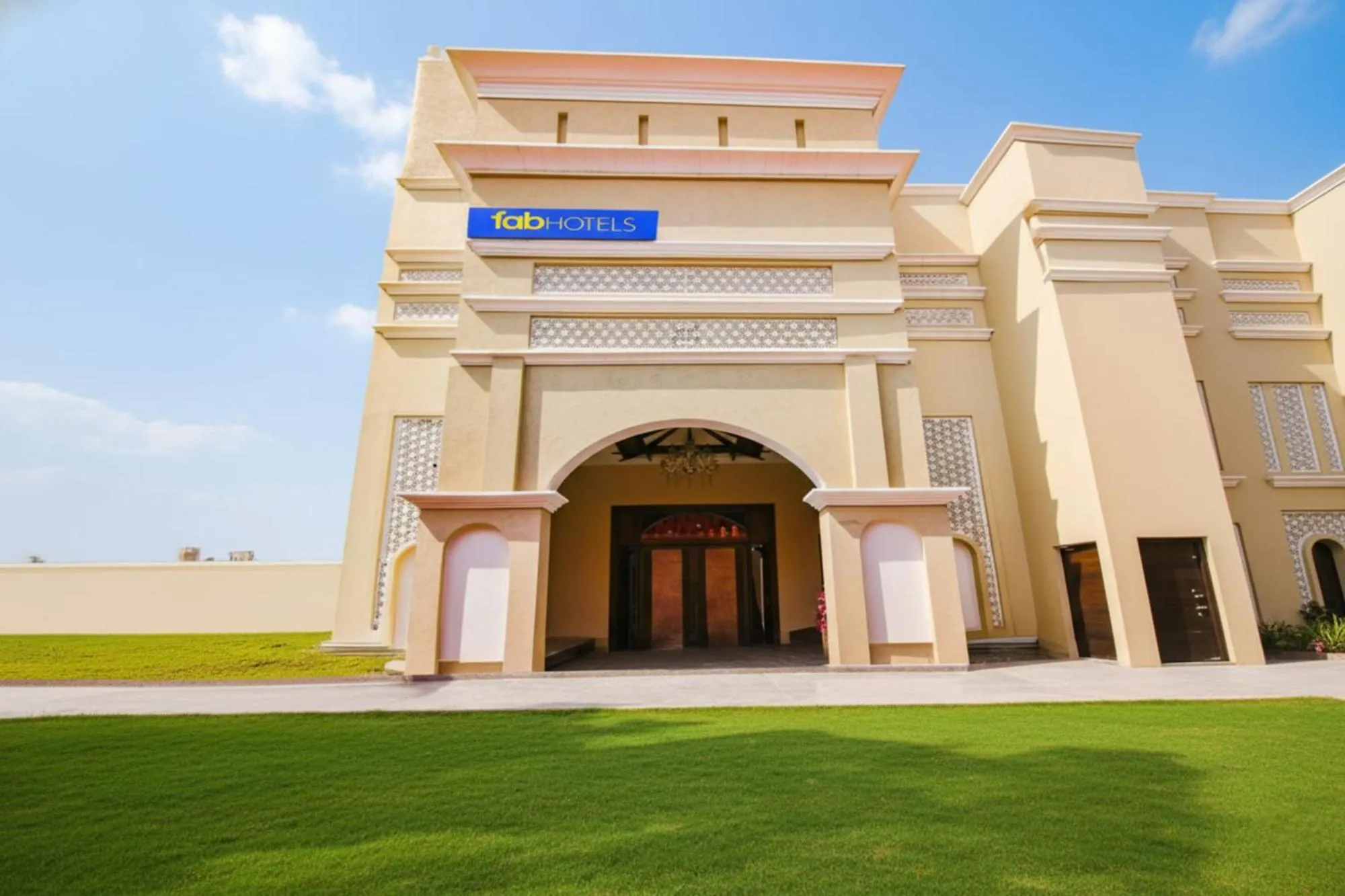 Facade/entrance in FabHotel Royal Mapple