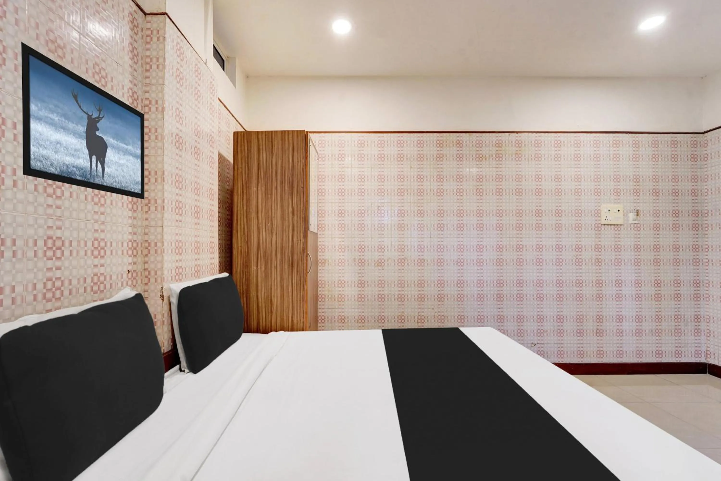 Bedroom, Bed in Super Collection O Vazhakkala Kakkanad