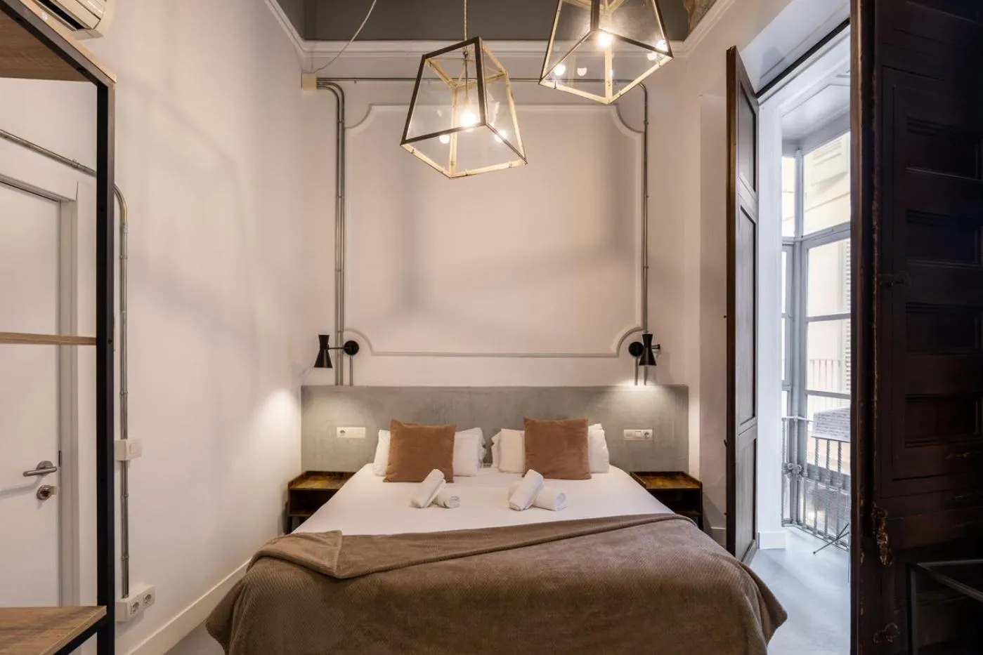 Photo of the whole room, Bed in Antiguo Brondo Selfcheck-in Smart Rooms