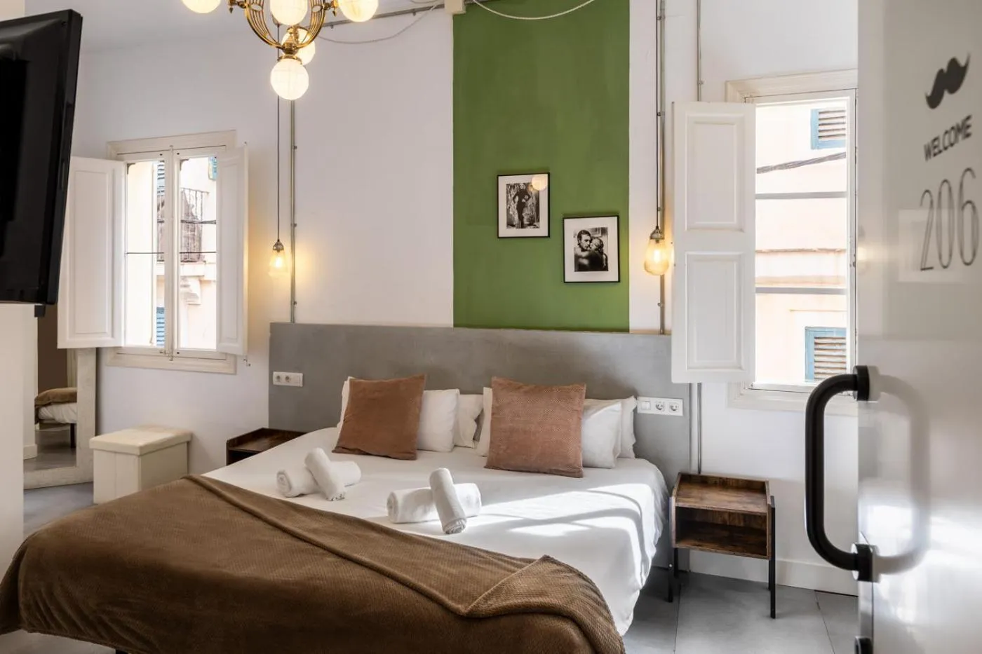 Photo of the whole room, Bed in Antiguo Brondo Selfcheck-in Smart Rooms