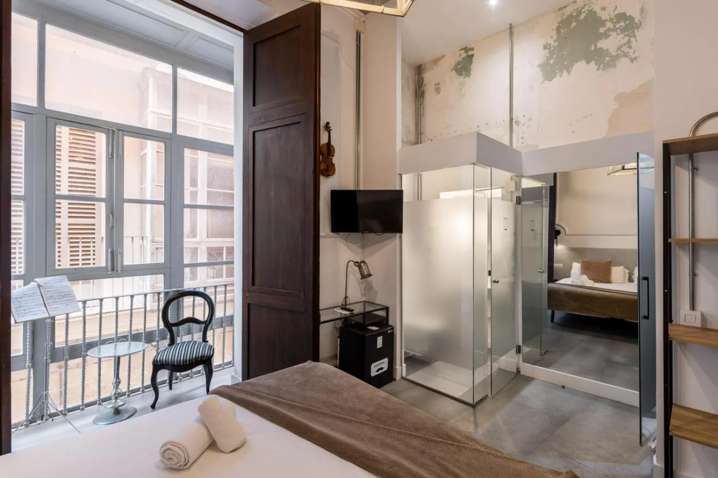 Photo of the whole room, Bed in Antiguo Brondo Selfcheck-in Smart Rooms