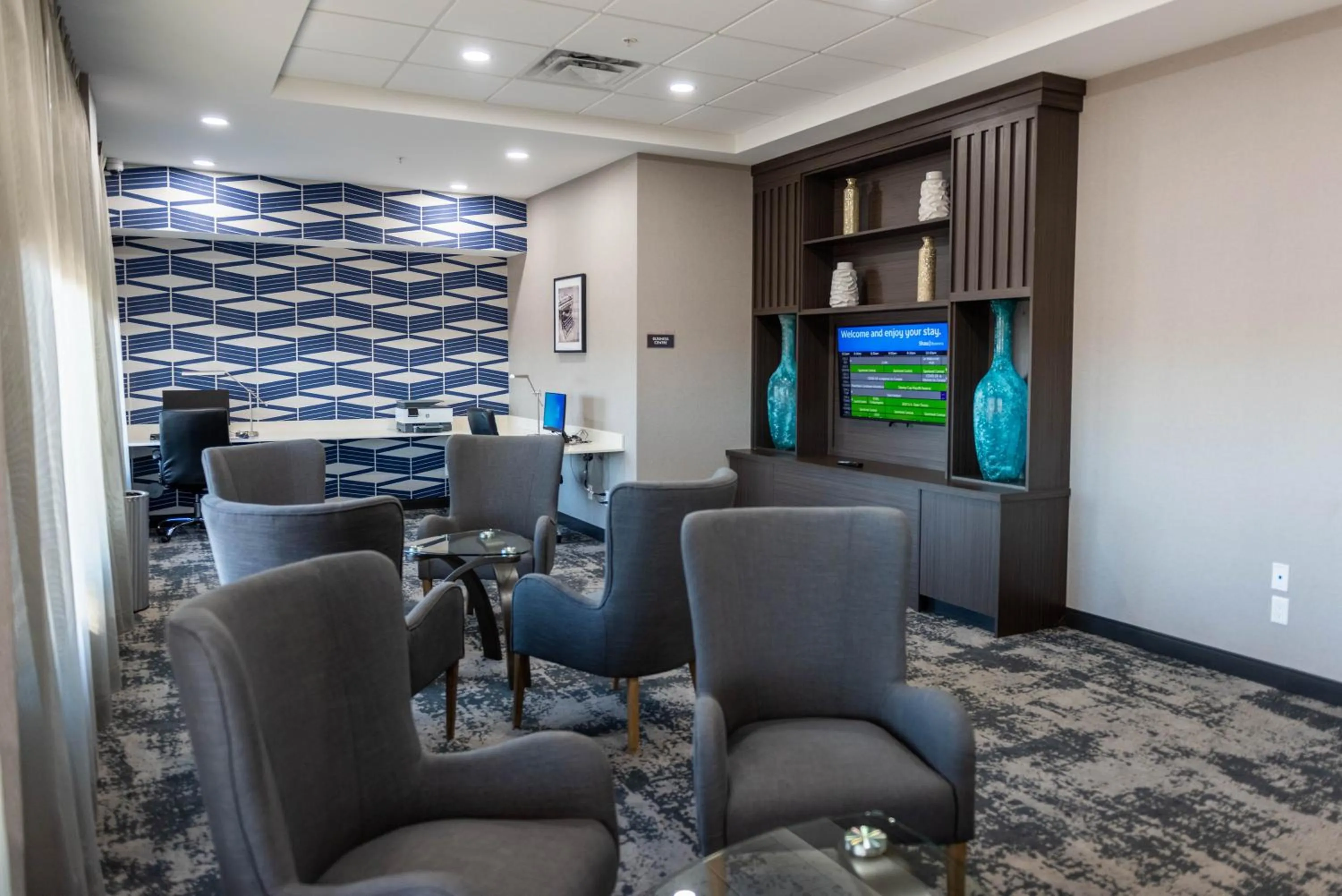 Communal lounge/ TV room in Best Western Premier Executive Residency Medicine Hat