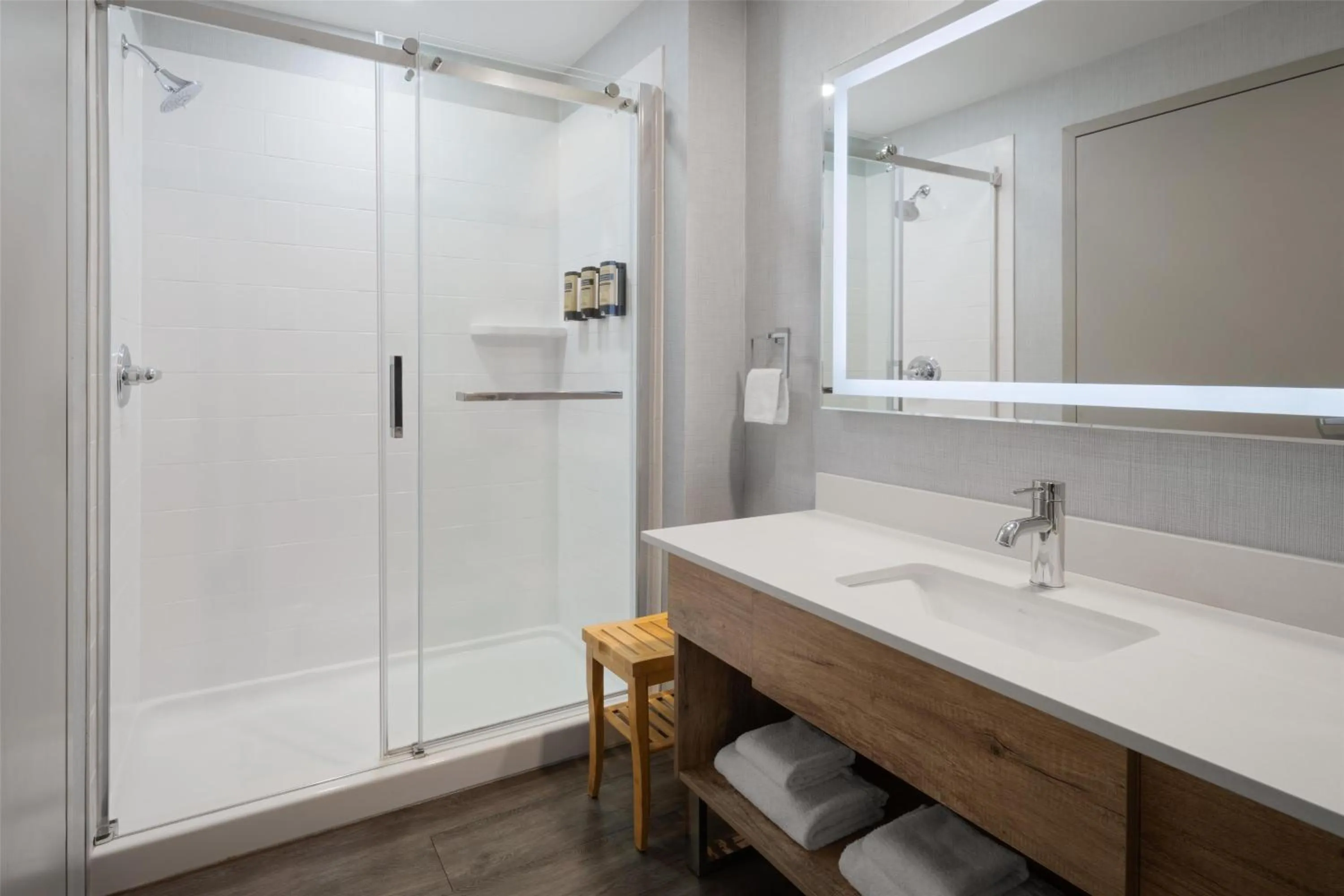 Bathroom in Best Western Premier Executive Residency Medicine Hat