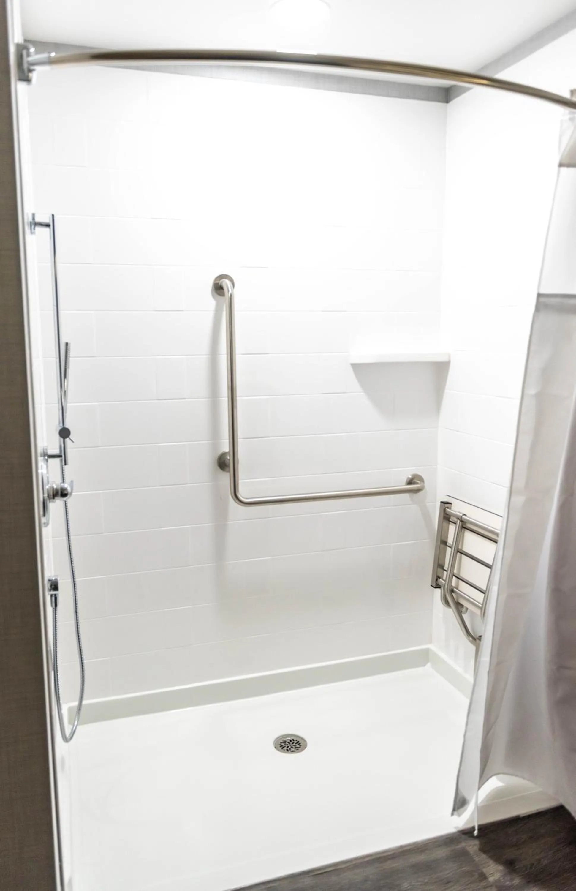 Shower in Best Western Premier Executive Residency Medicine Hat