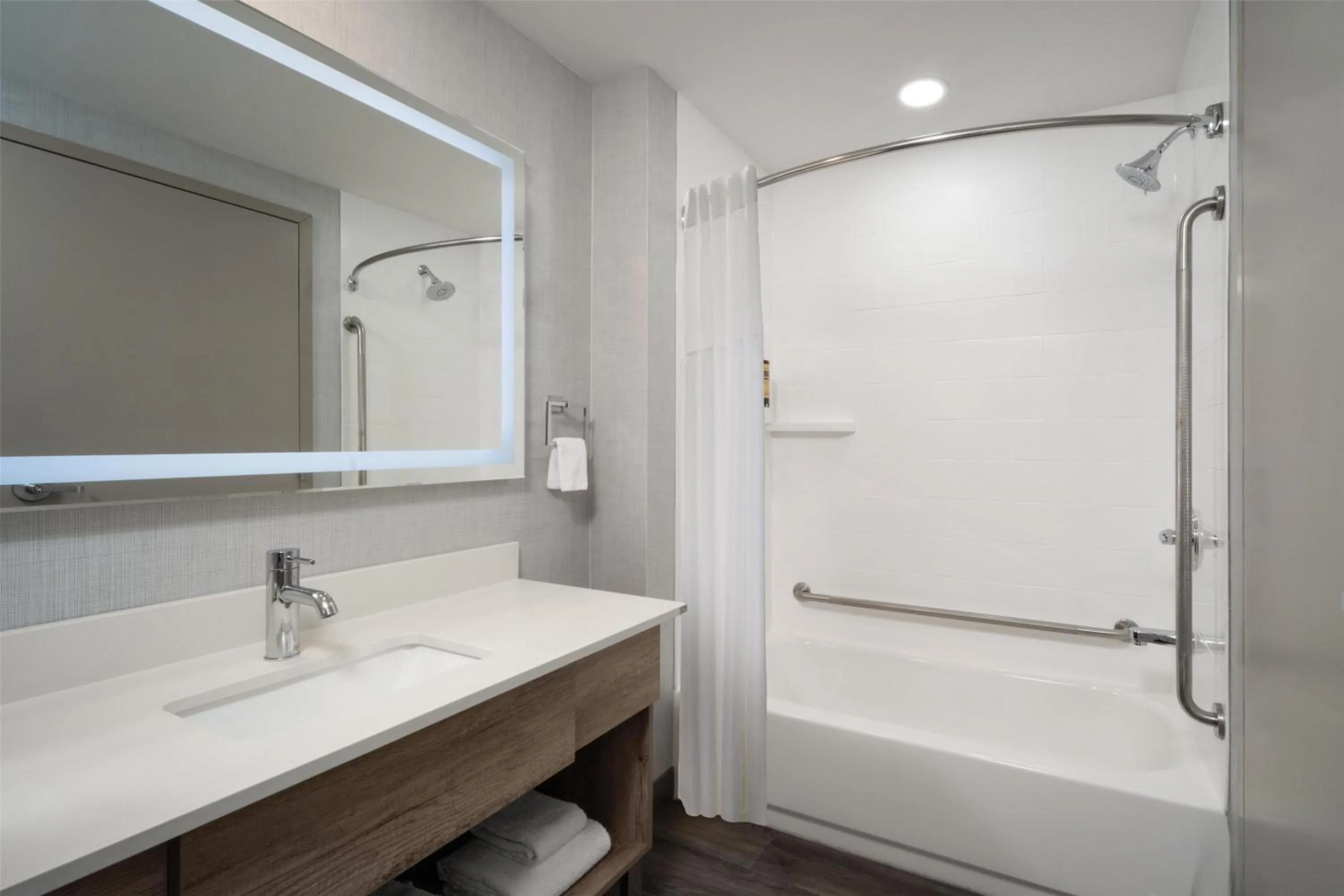 Bathroom in Best Western Premier Executive Residency Medicine Hat
