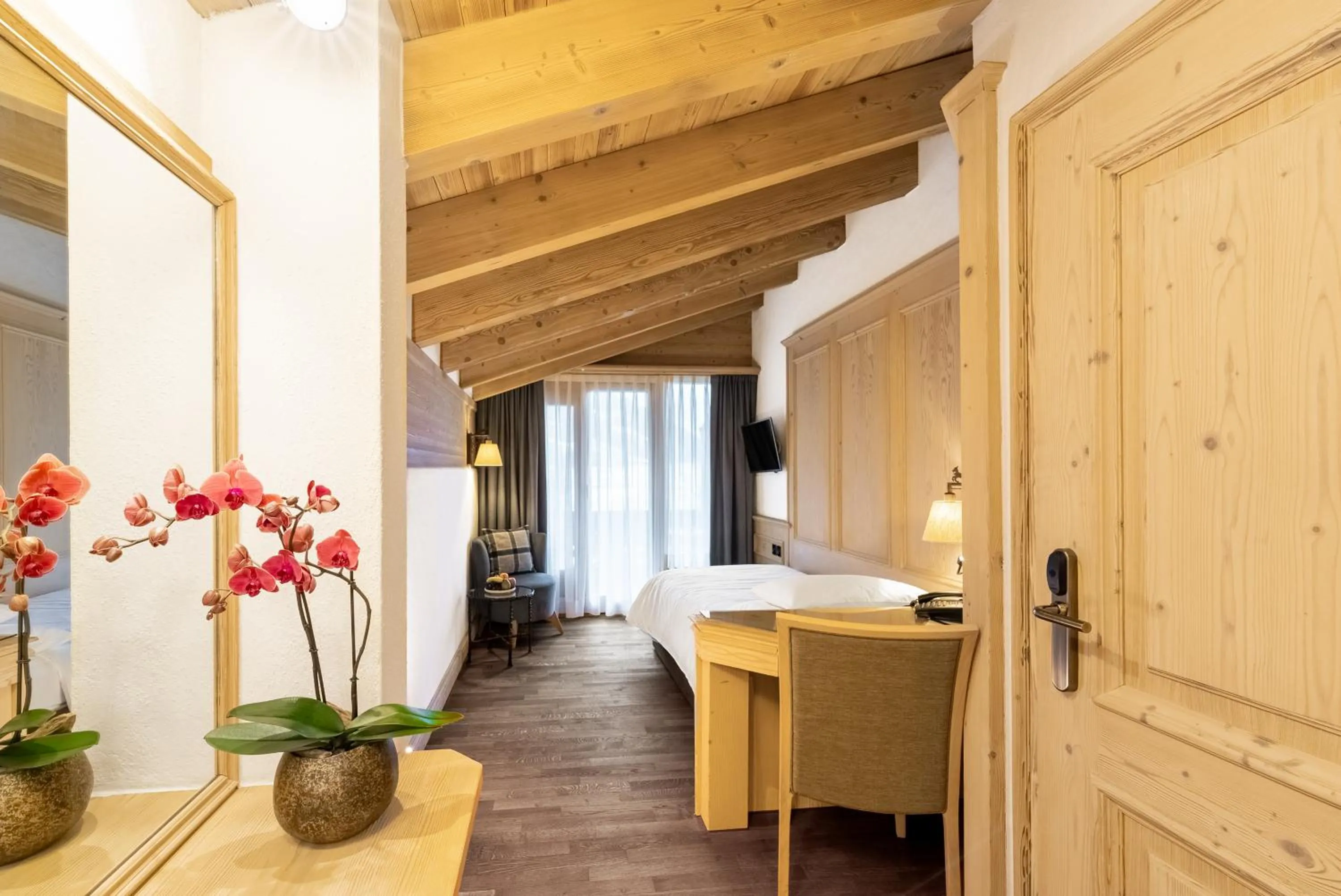 Photo of the whole room, Bed in ERMITAGE Wellness- & Spa-Hotel