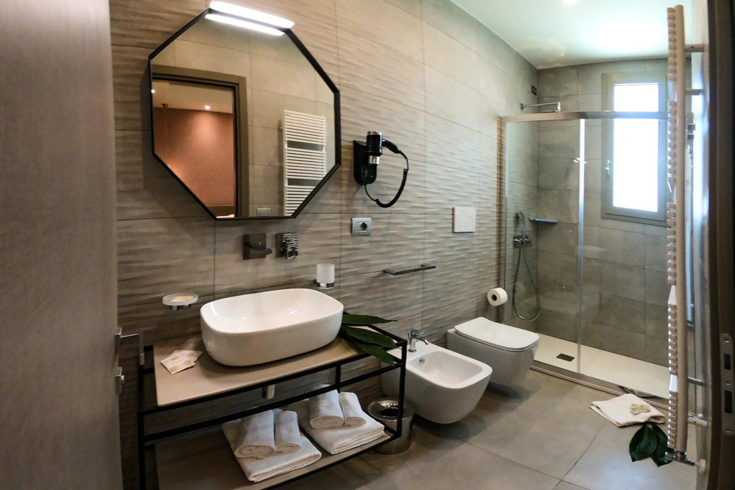 Shower in 11 Catalani Rooms