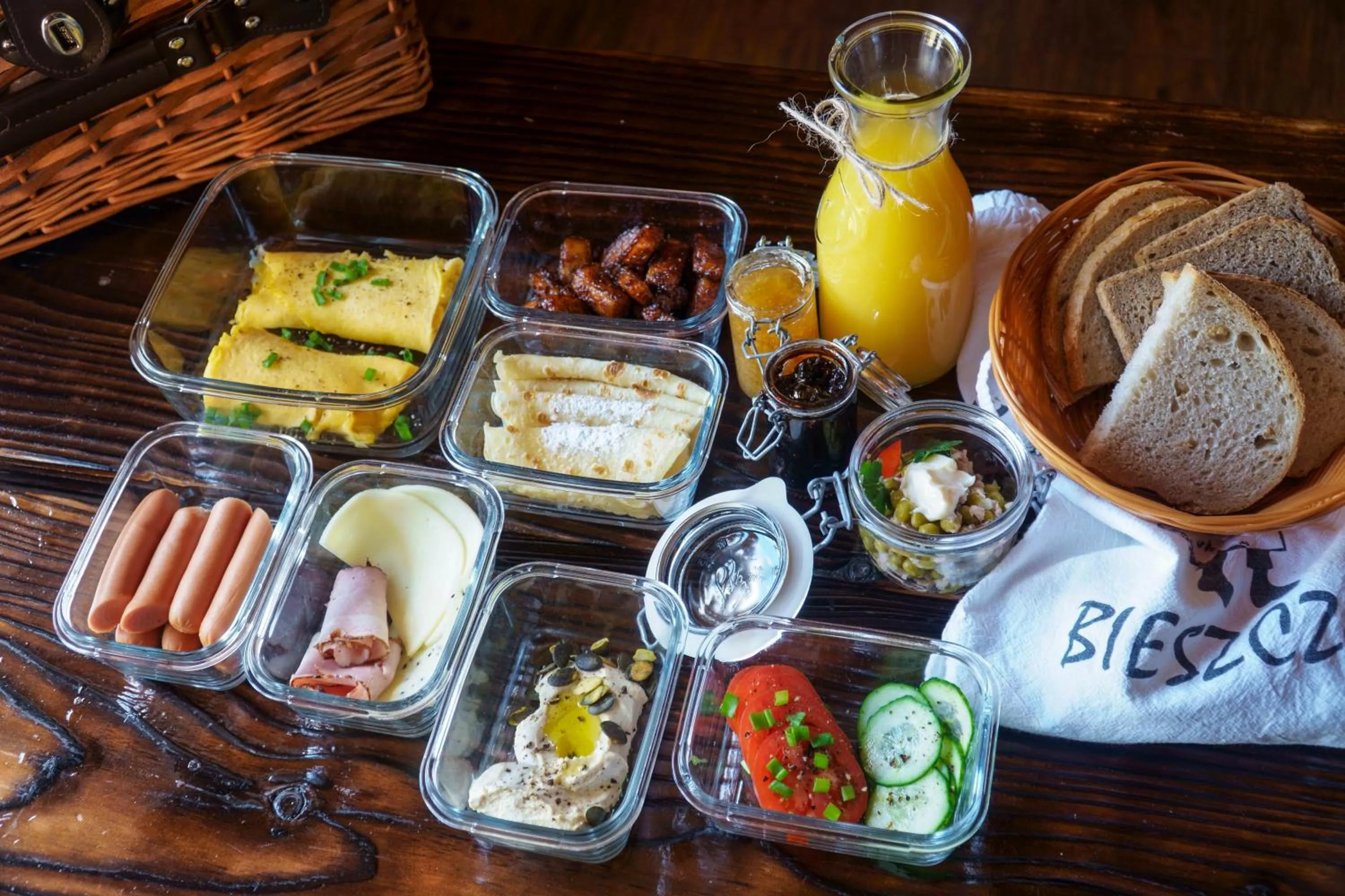 Food in Novosiele Lifestyle Apartments - nad górską rzeką - Strefa relaksu sauna jacuzzi - Bieszczady