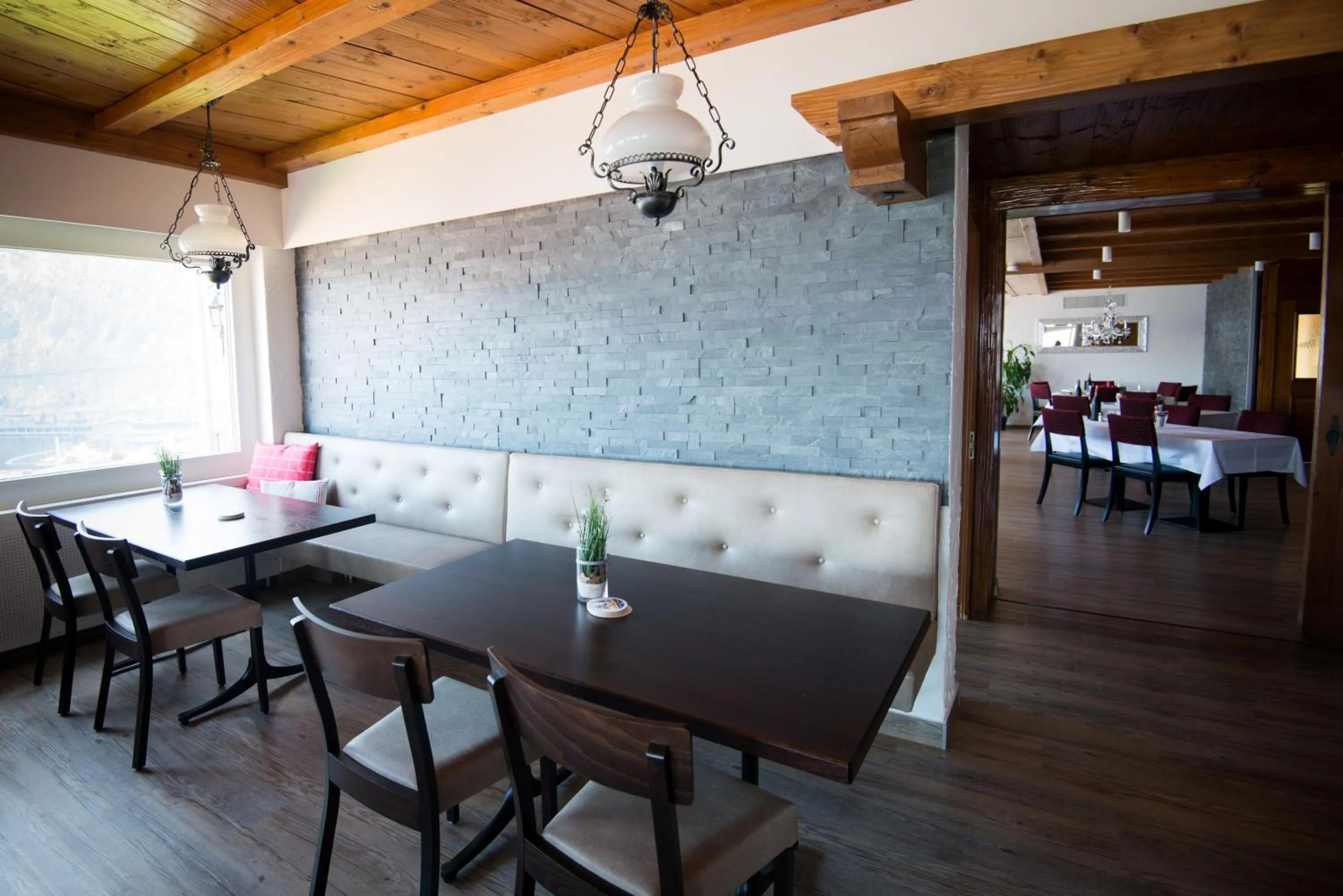 Restaurant/places to eat in Hotel Roggerli