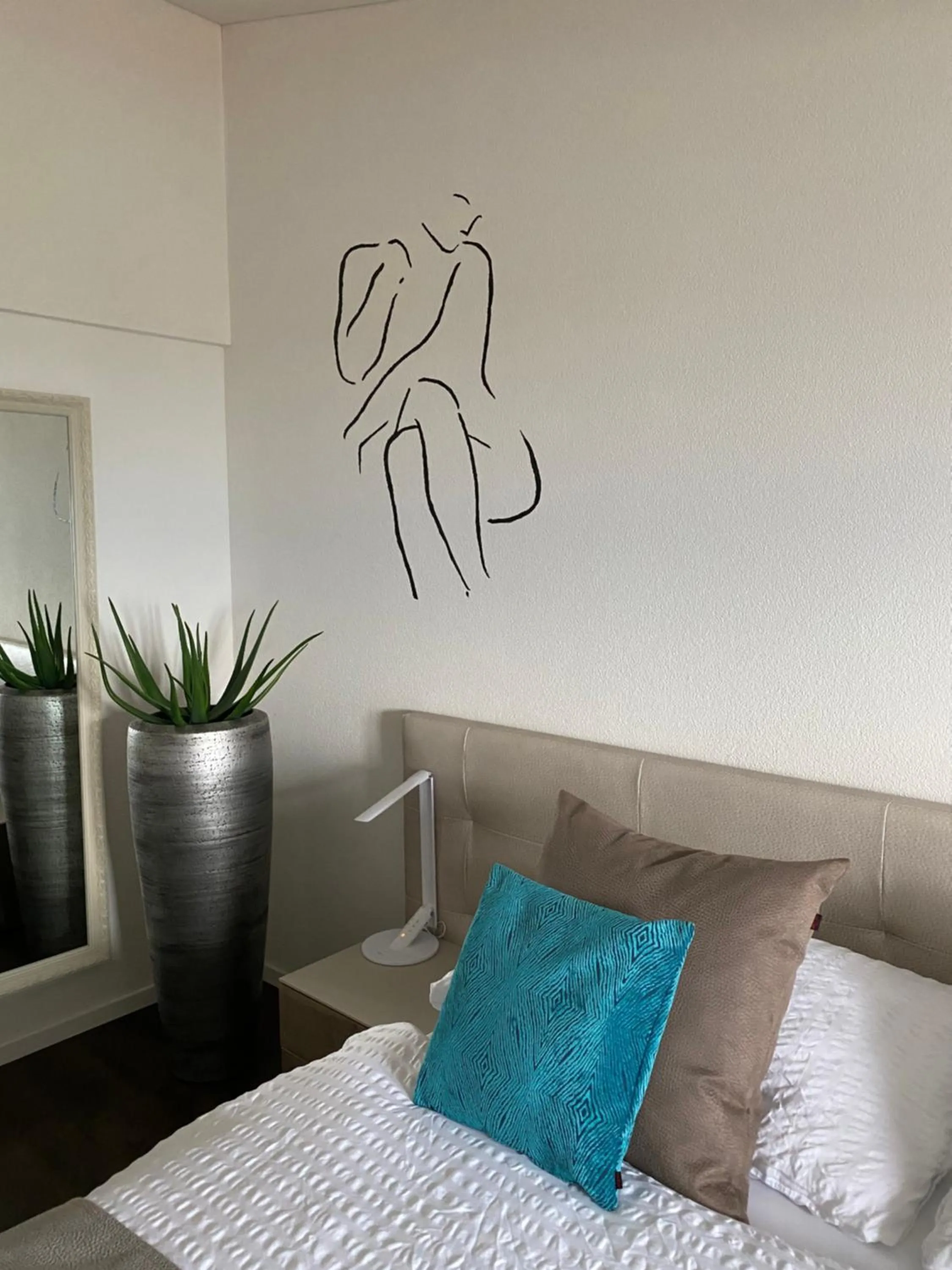 Bedroom, Bed in Hotel Roggerli