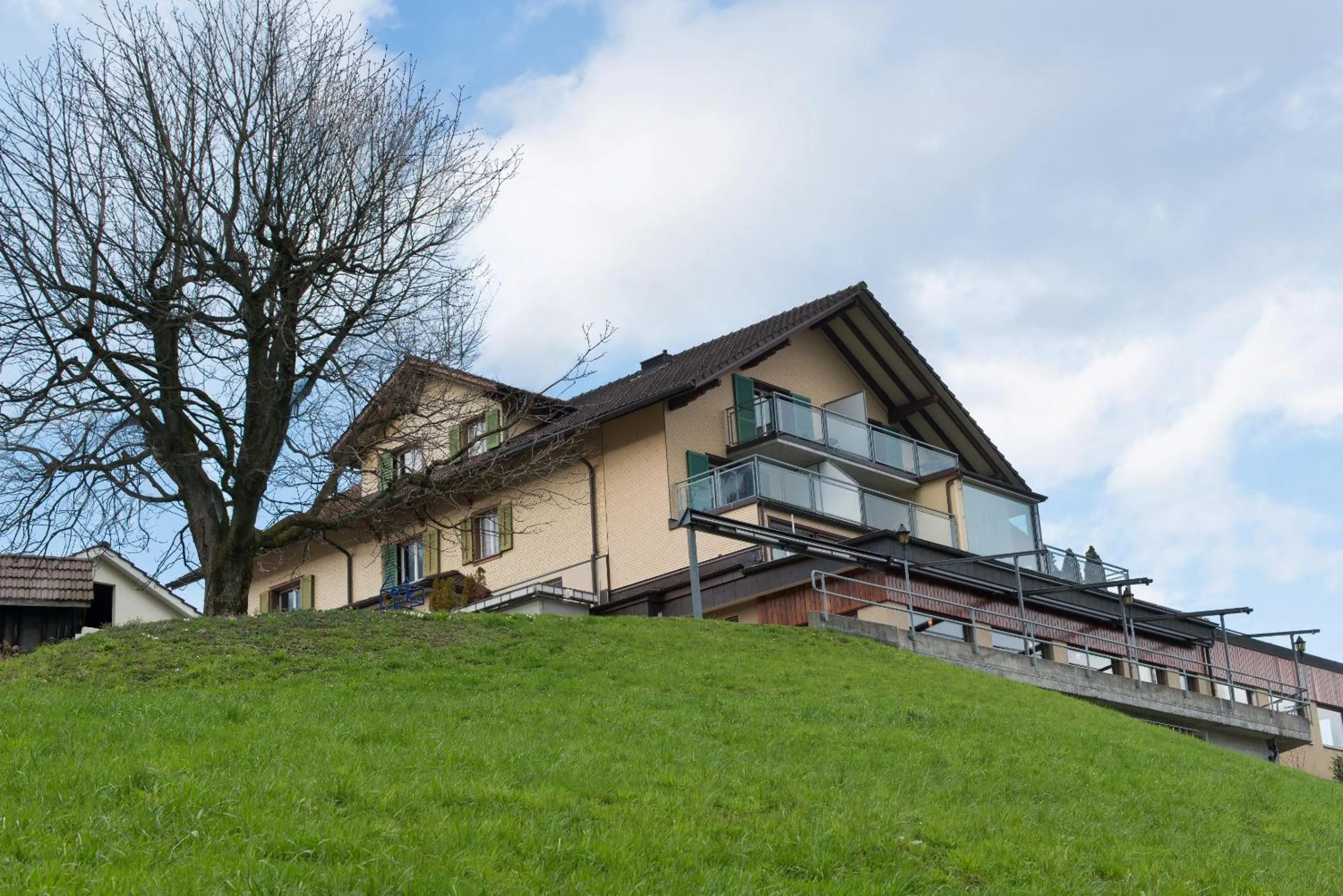 Property building in Hotel Roggerli