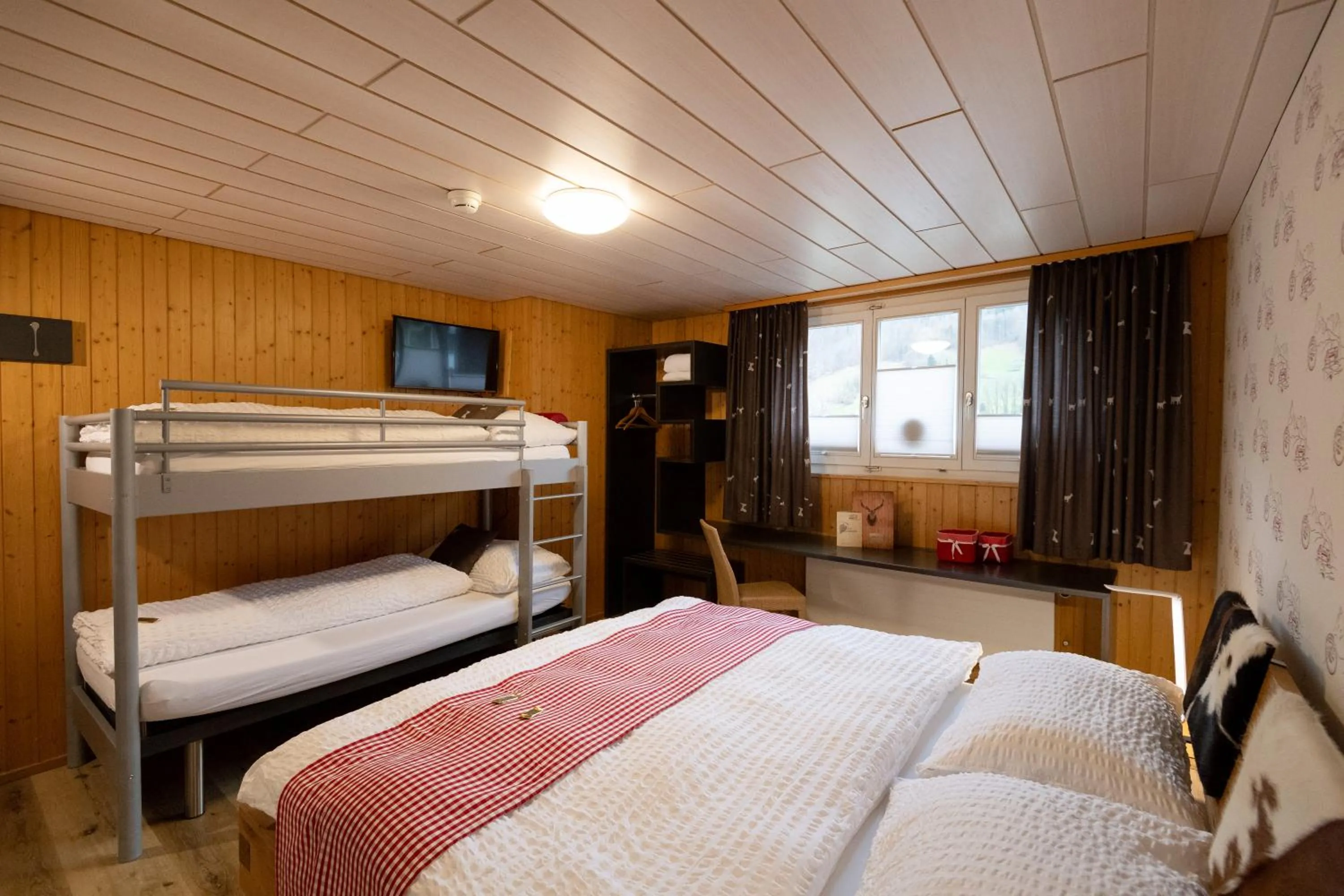 Family, Bed in Hotel Roggerli