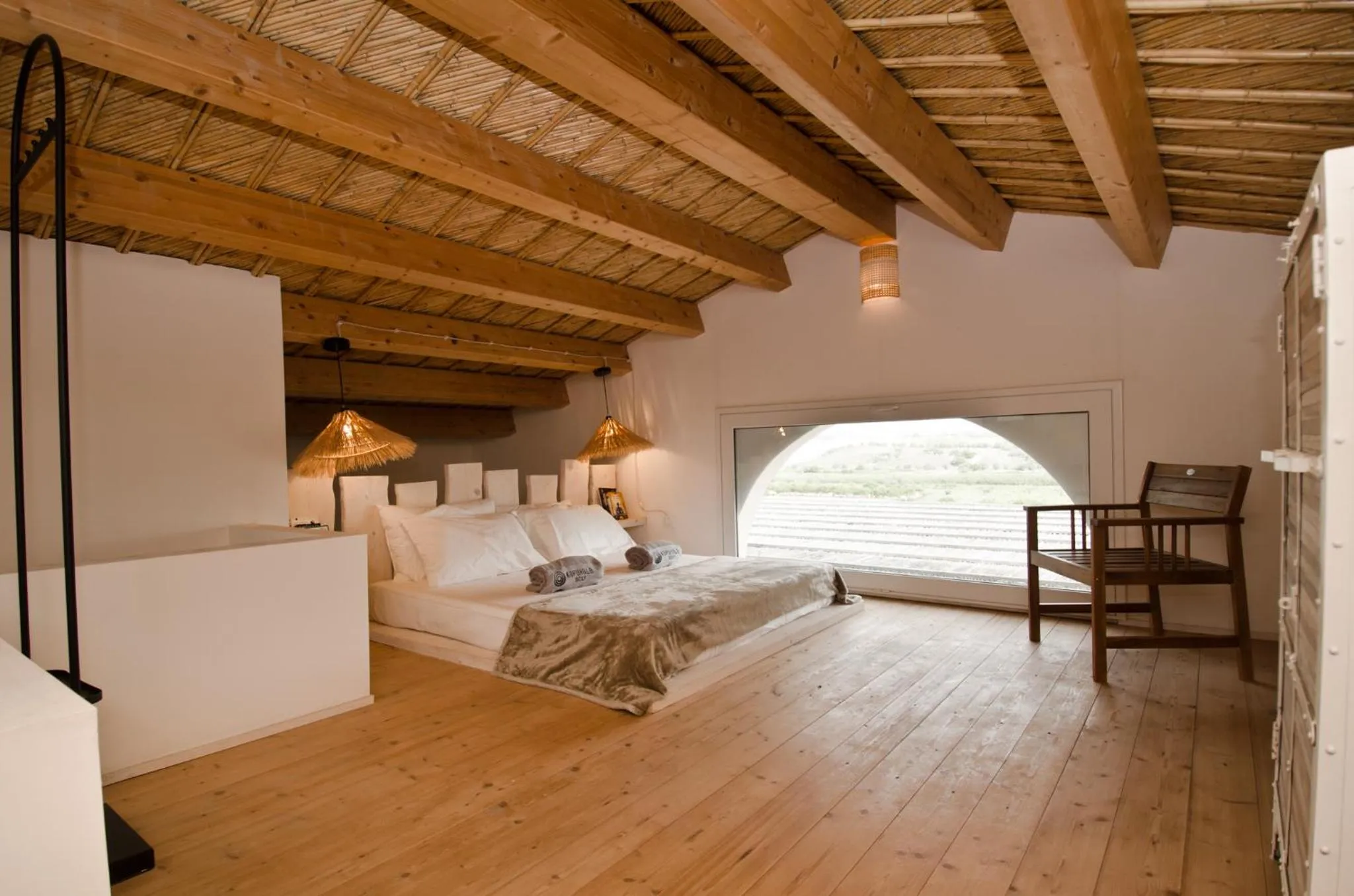 Photo of the whole room, Bed in Kapuhala Sicily