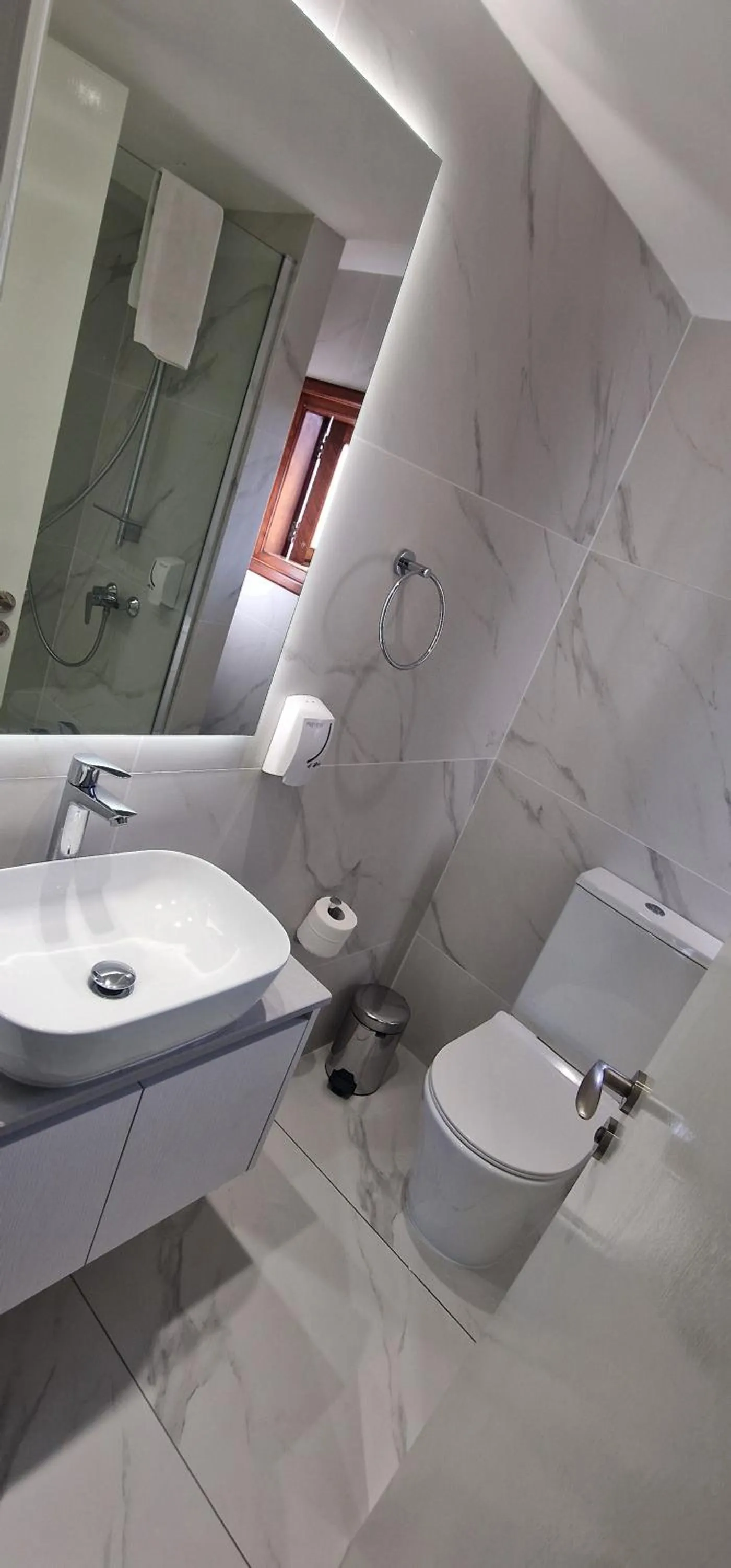 Bathroom in Y & P LATCHI HOTEL