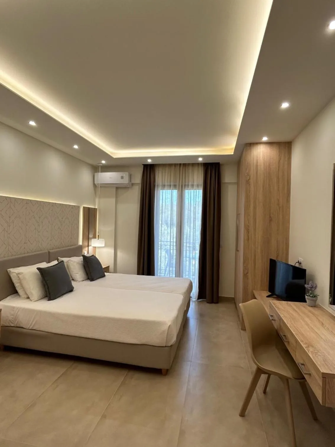 Bed in Georges Estates Hotel