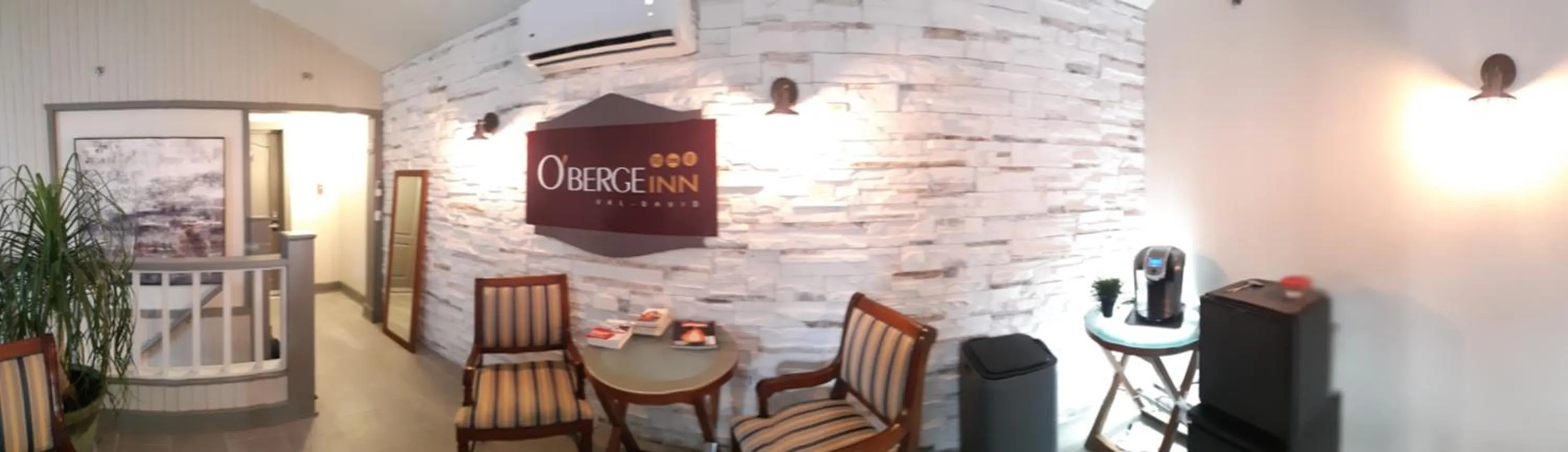 Communal lounge/ TV room in Oberge Val-David