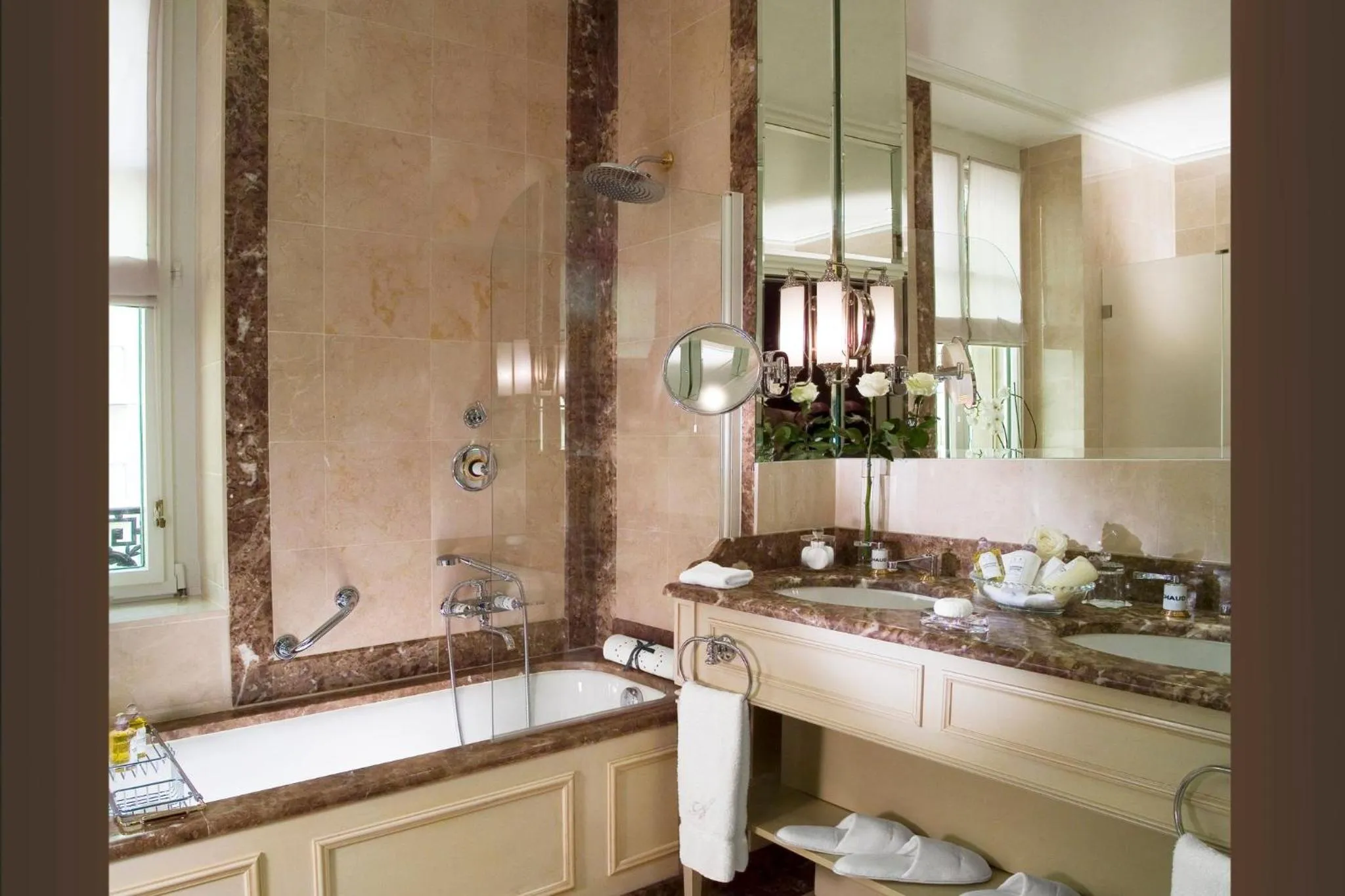 Bedroom in Hotel d'Angleterre