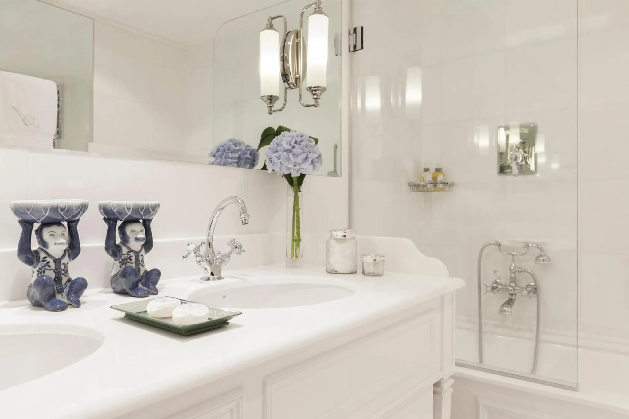Bathroom in Hotel d'Angleterre