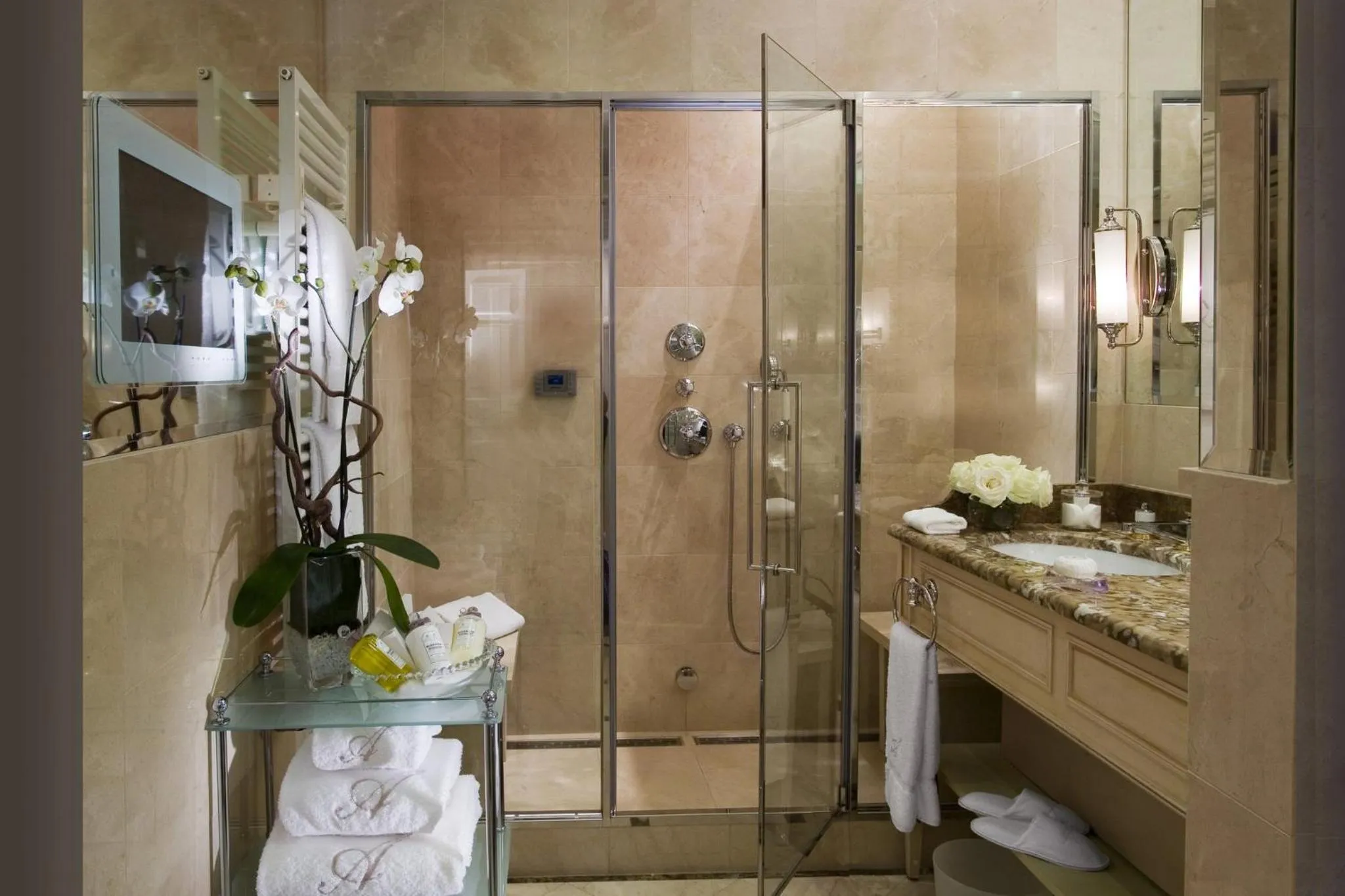 Bedroom in Hotel d'Angleterre