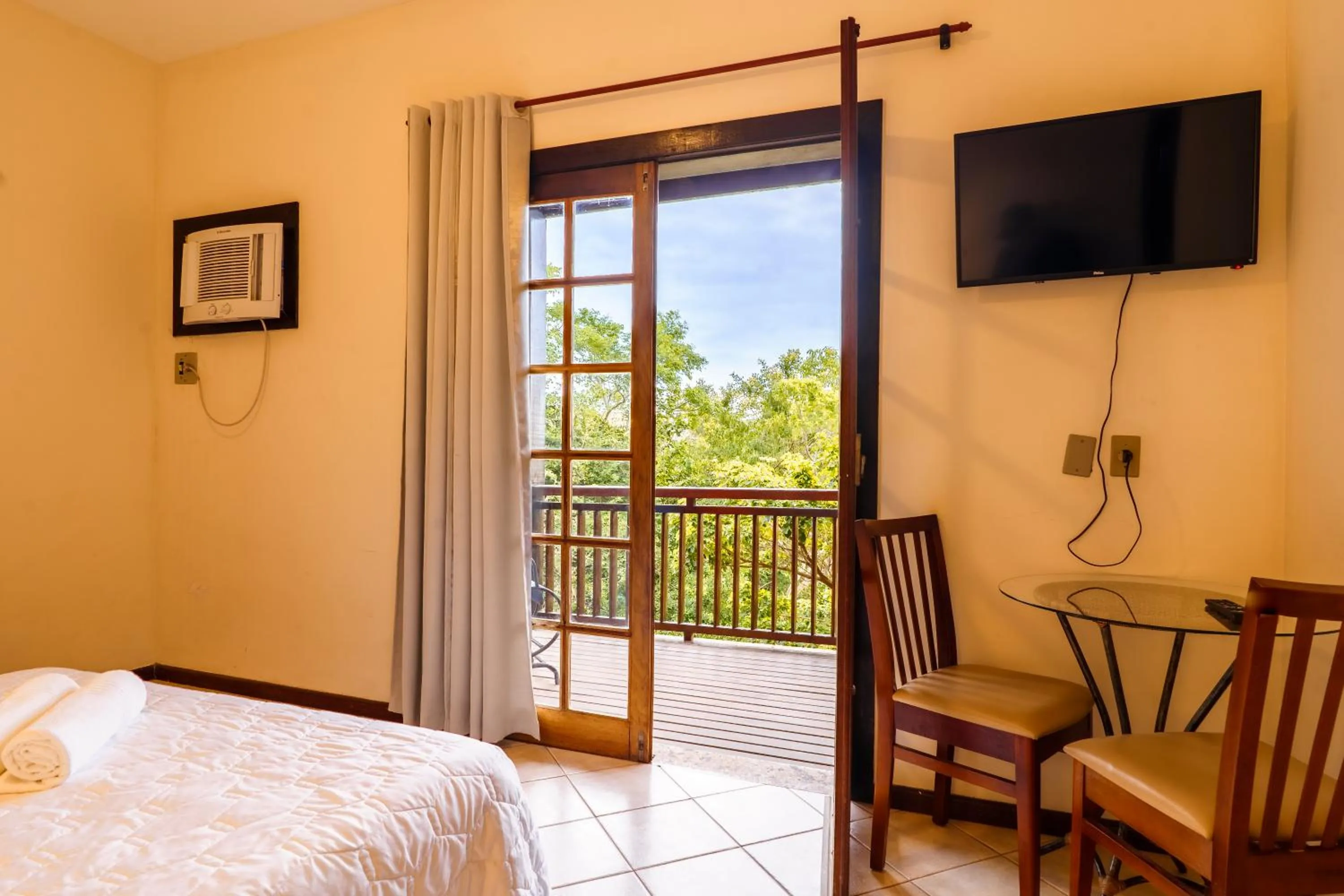 Balcony/Terrace, Bed in Hotel Cave do Sol