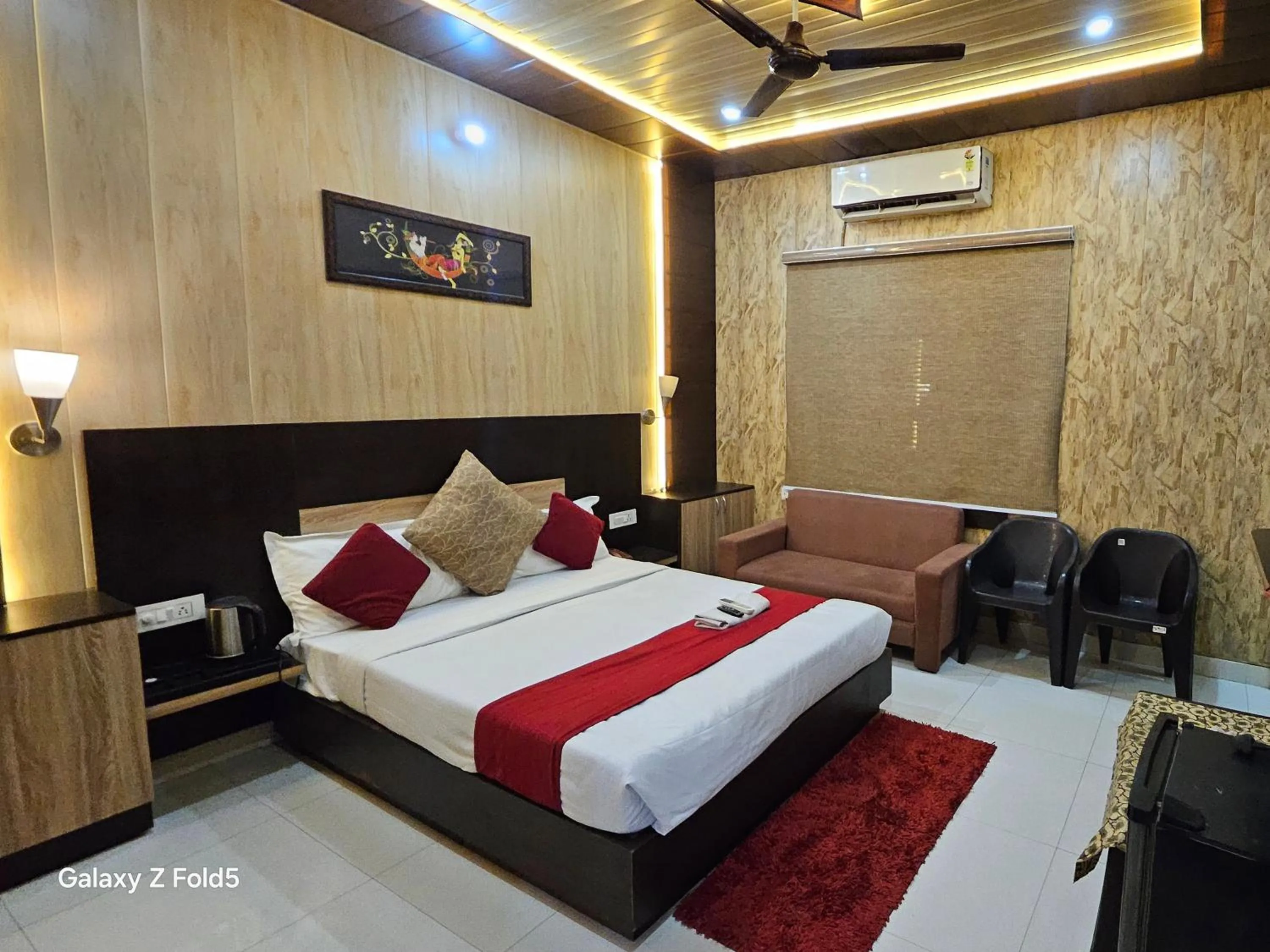 Bed in Bundeli Farm Resort & Banquet Orchha