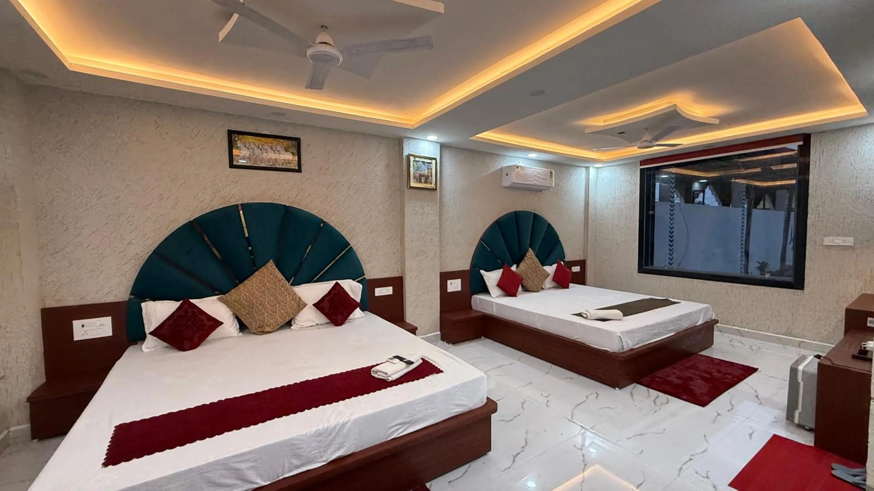 Bed in Bundeli Farm Resort & Banquet Orchha
