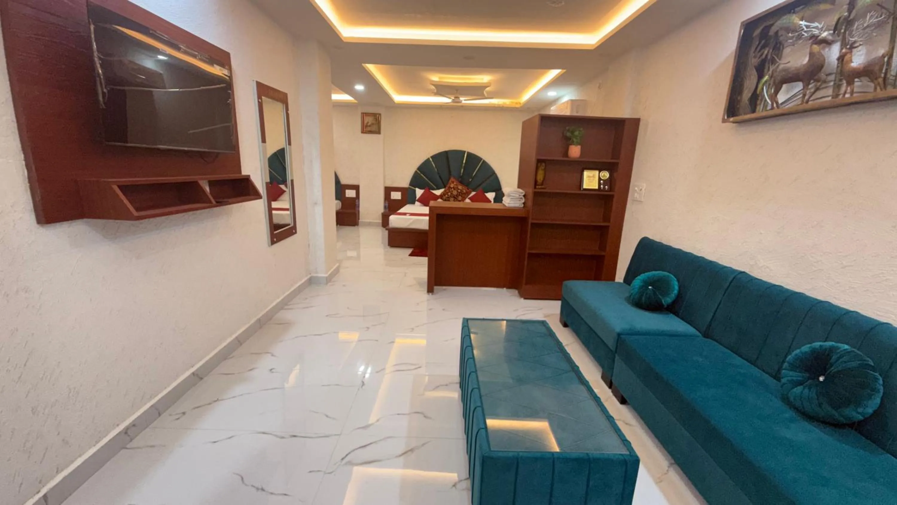 Communal lounge/ TV room in Bundeli Farm Resort & Banquet Orchha