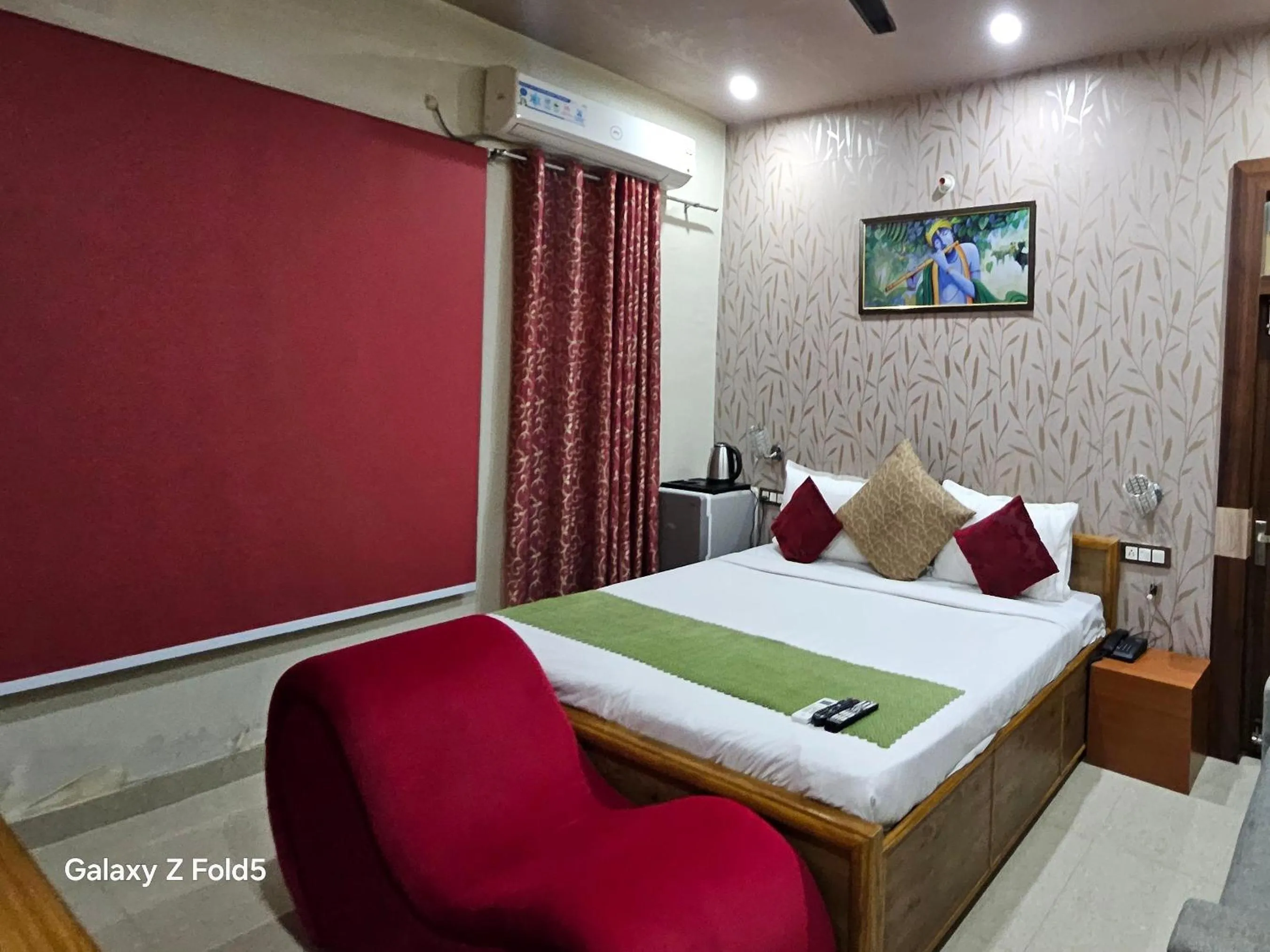 Bed in Bundeli Farm Resort & Banquet Orchha