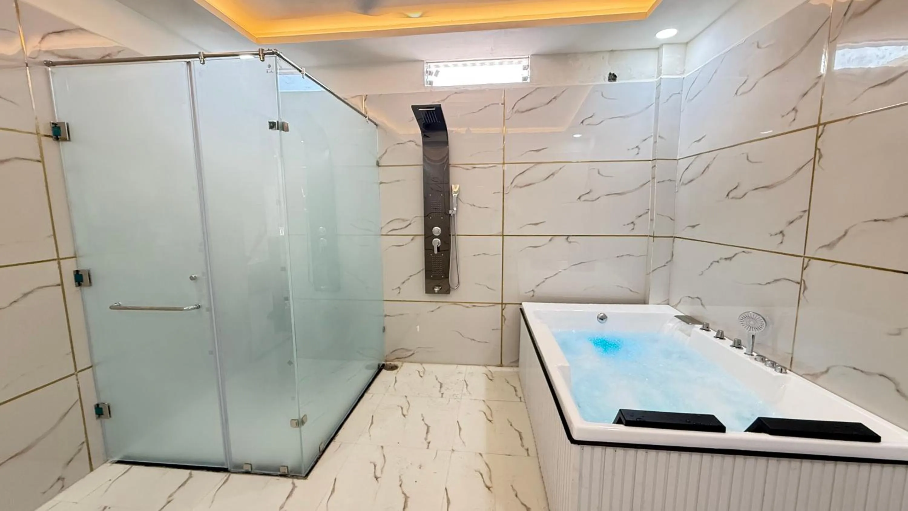 Shower in Bundeli Farm Resort & Banquet Orchha