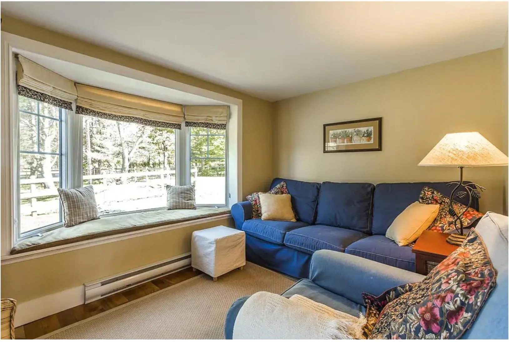 North House - Lovely Lac-Brome 3 Bedroom Lakefront Cottage