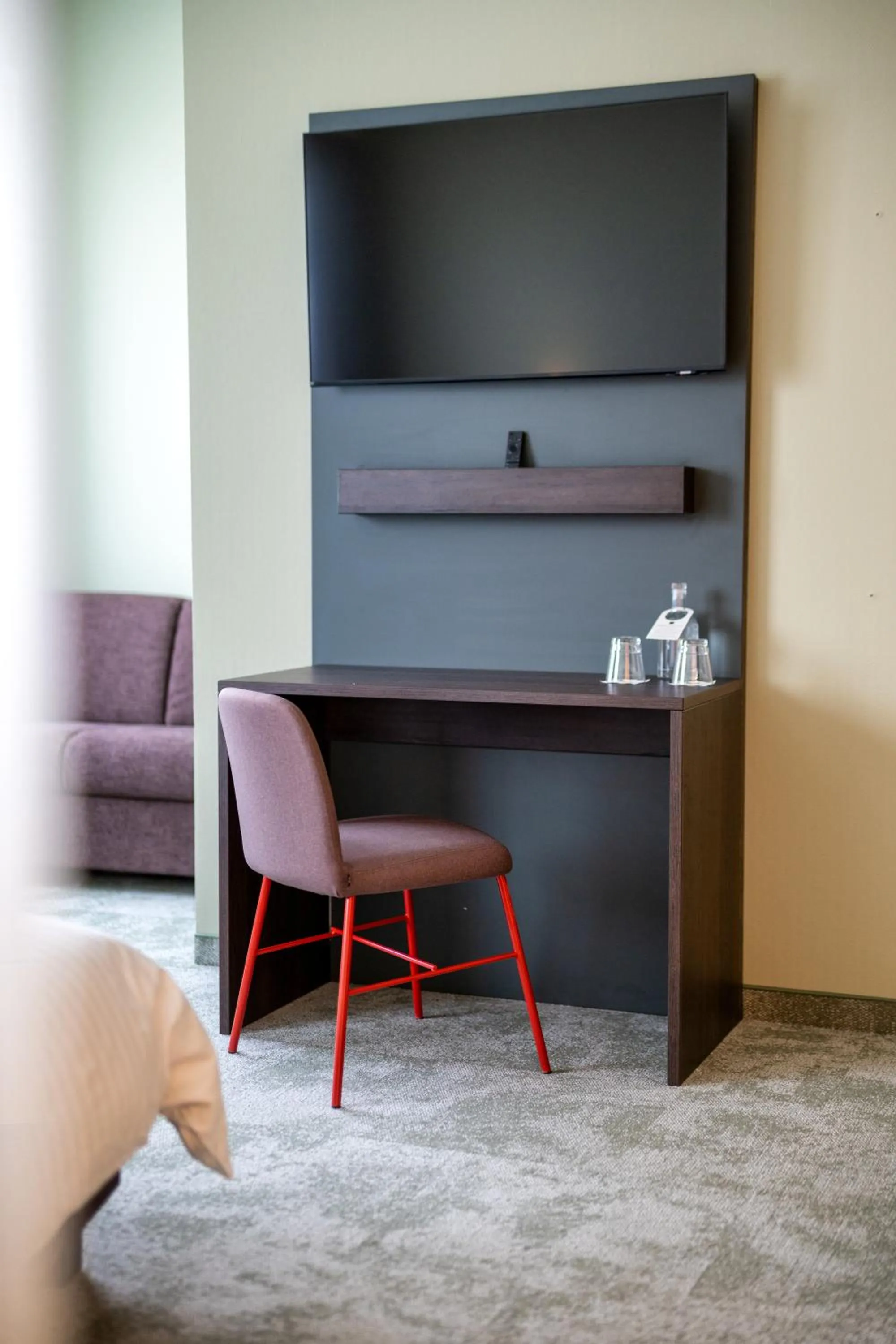 TV and multimedia in b-smart hotel Schönenwerd