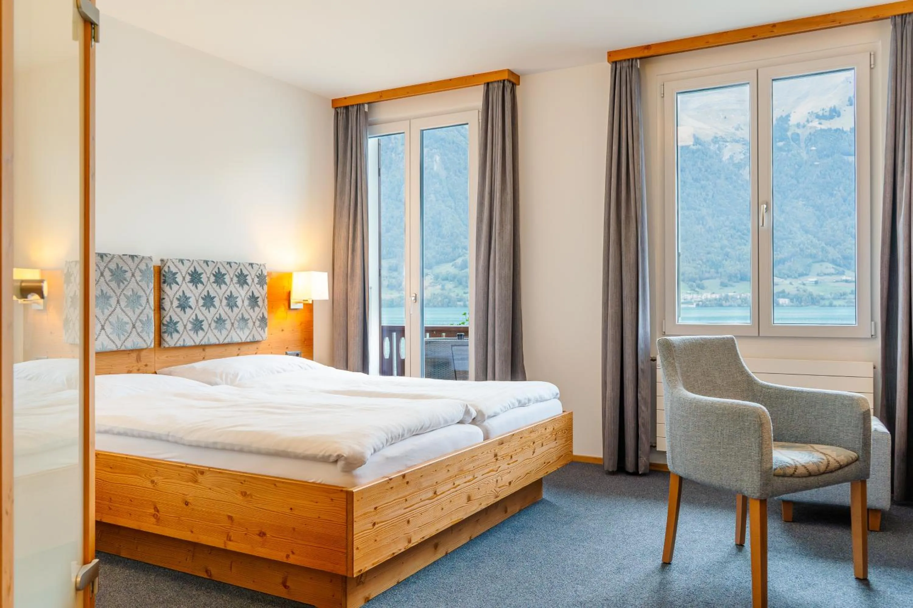 Balcony/Terrace, Bed in Hotel Strandhotel